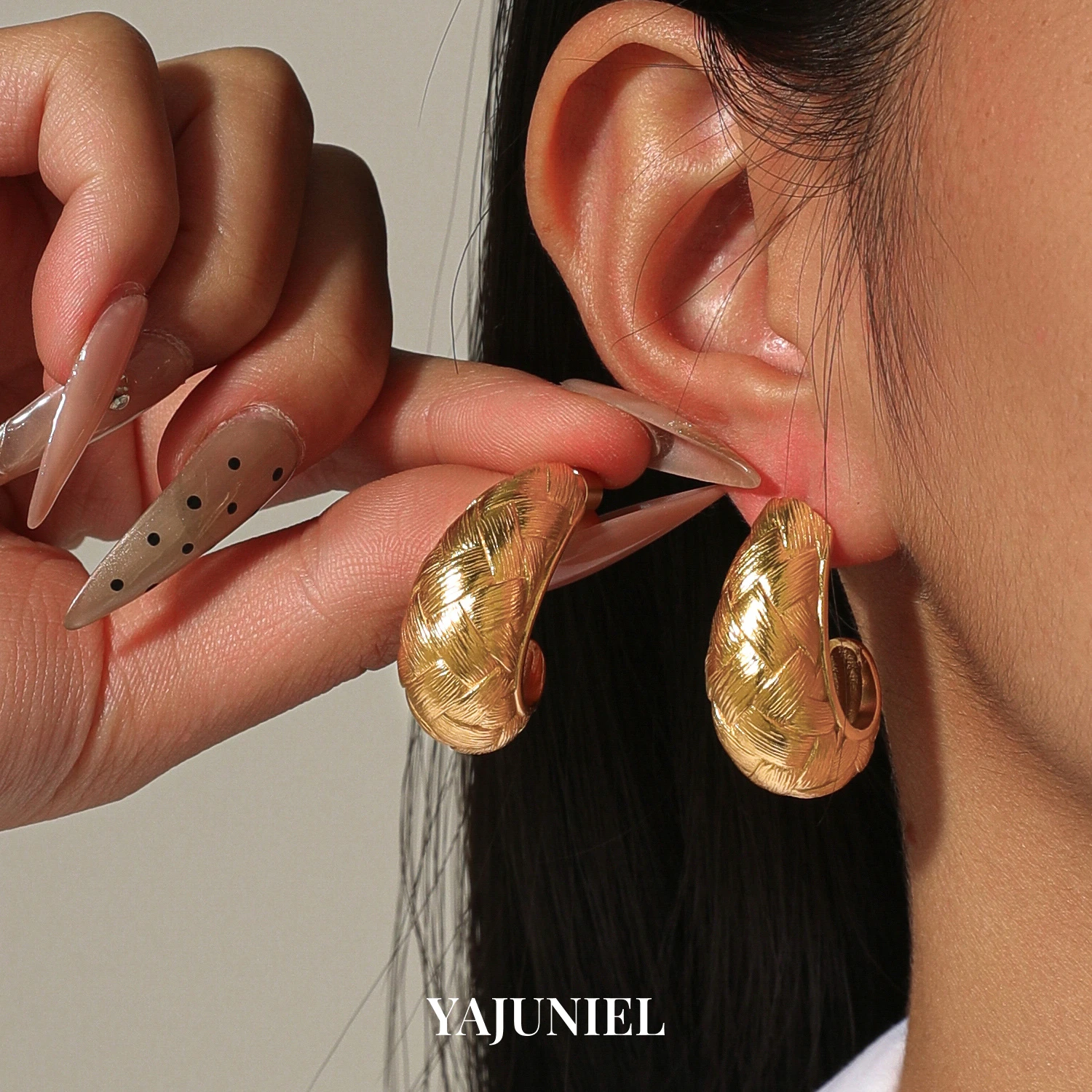 YAJUNIEL 24K Real Gold Plated Woven Texture Hoop Earrings for Women Hypoallergenic Chunky Brass Statement Hoops Jewelry Gift
YAJUNIEL 24K Real Gold Plated Woven Texture Hoop Earrings for Women Hypoallergenic Chunky Brass Statement Hoops Jewelry Gift