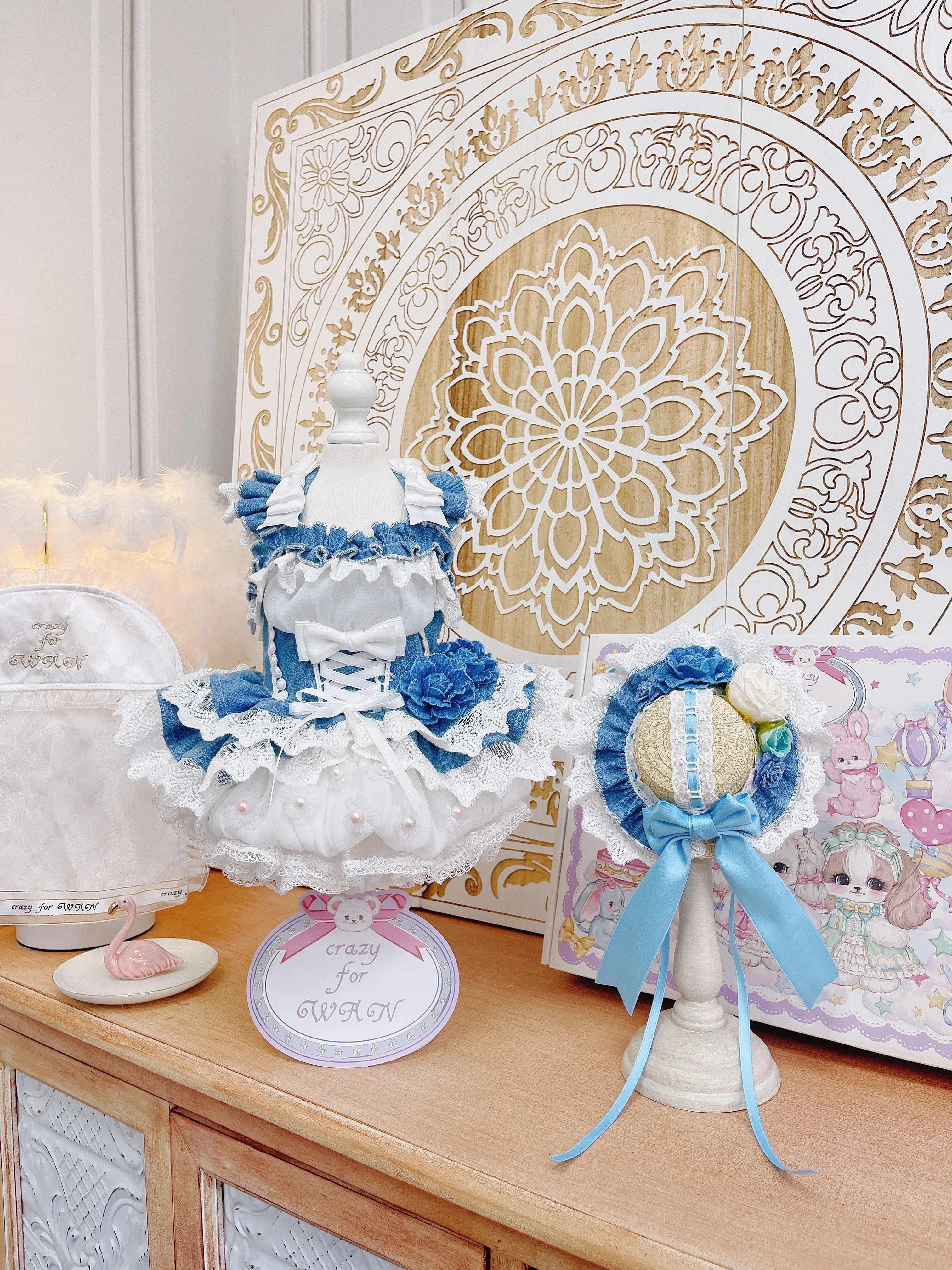Denim Dog Dress with Hat Set – Lace Ruffle Skirt + Floral Bow for Small Dogs Summer Outfit
Denim Dog Dress with Hat Set – Lace Ruffle Skirt + Floral Bow for Small Dogs Summer Outfit