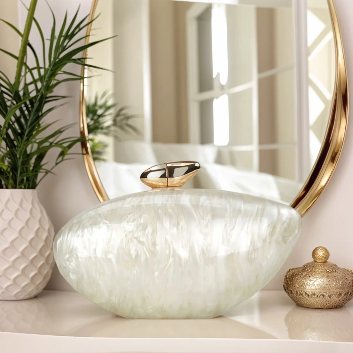 Trendy Women Shell Shape Acrylic Clutch Metallic Buckle Evening Purses Shiny Marble Egg Bag Wedding Prom Handbag
Trendy Women Shell Shape Acrylic Clutch Metallic Buckle Evening Purses Shiny Marble Egg Bag Wedding Prom Handbag