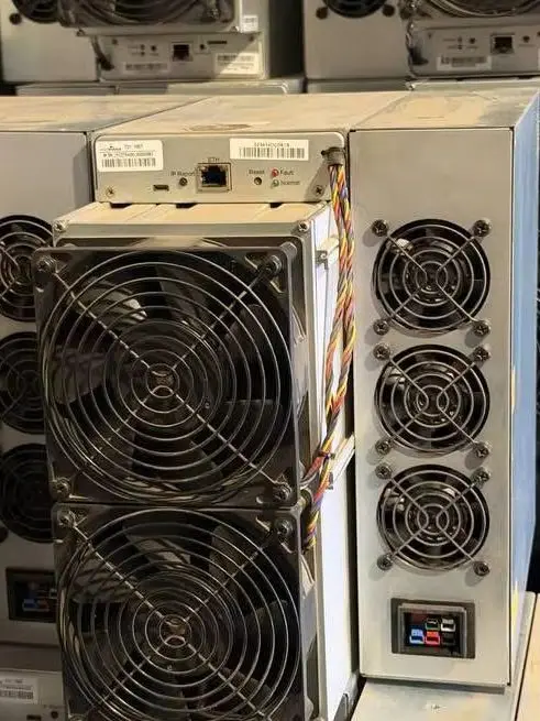 Brand New Bitmain Antminer S21 Asic Miner 200T 3500W High-Performance Antminer S21 S21+ 216T BTC Miner
Brand New Bitmain Antminer S21 Asic Miner 200T 3500W High-Performance Antminer S21 S21+ 216T BTC Miner