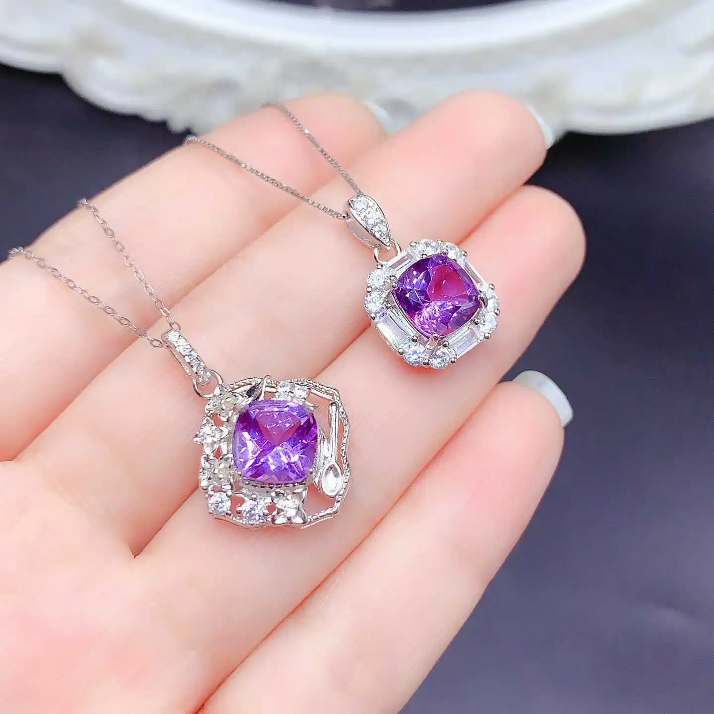 KJJEAXCMY Natural Gemstone Women's Luxury Impurity Free 8x8mm Amethyst Pendant 2 New 925 Pure Silver Inlaid Gift for Girlfriend
KJJEAXCMY Natural Gemstone Women's Luxury Impurity Free 8x8mm Amethyst Pendant 2 New 925 Pure Silver Inlaid Gift for Girlfriend