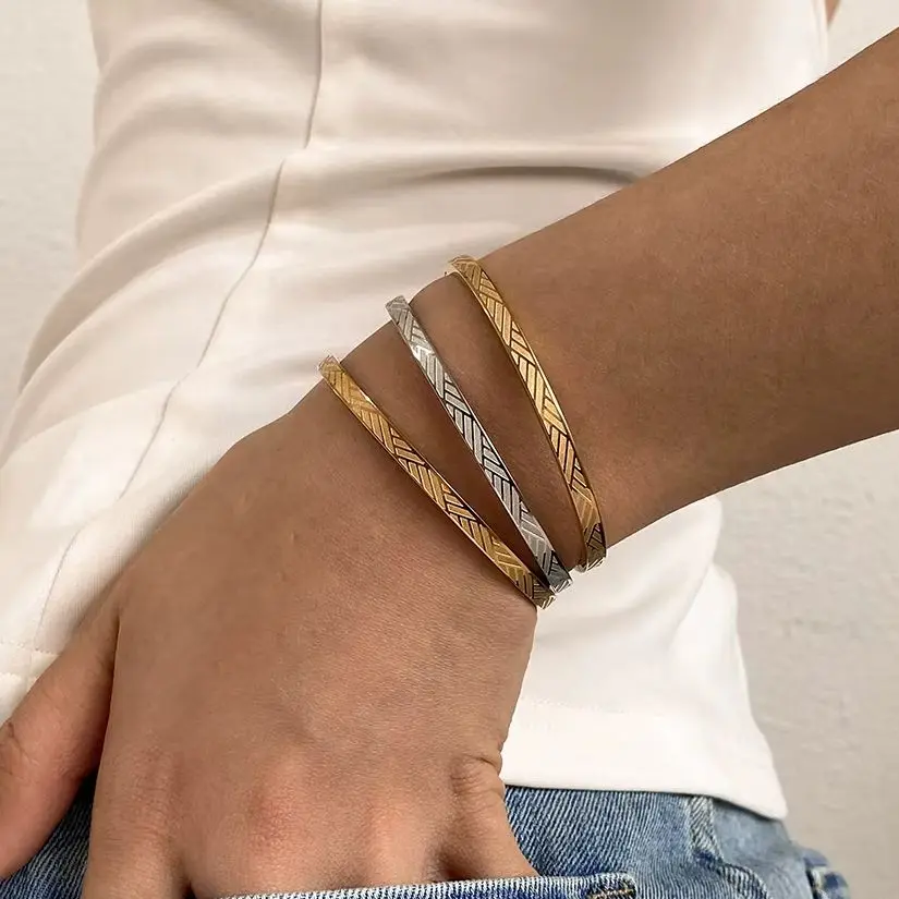 3Pcs/Set Minimalism Stainless Steel Round Spring Bangle Bracelet for Women Smooth Stackable Basic Bracelet Female Jewelry Gift
3Pcs/Set Minimalism Stainless Steel Round Spring Bangle Bracelet for Women Smooth Stackable Basic Bracelet Female Jewelry Gift