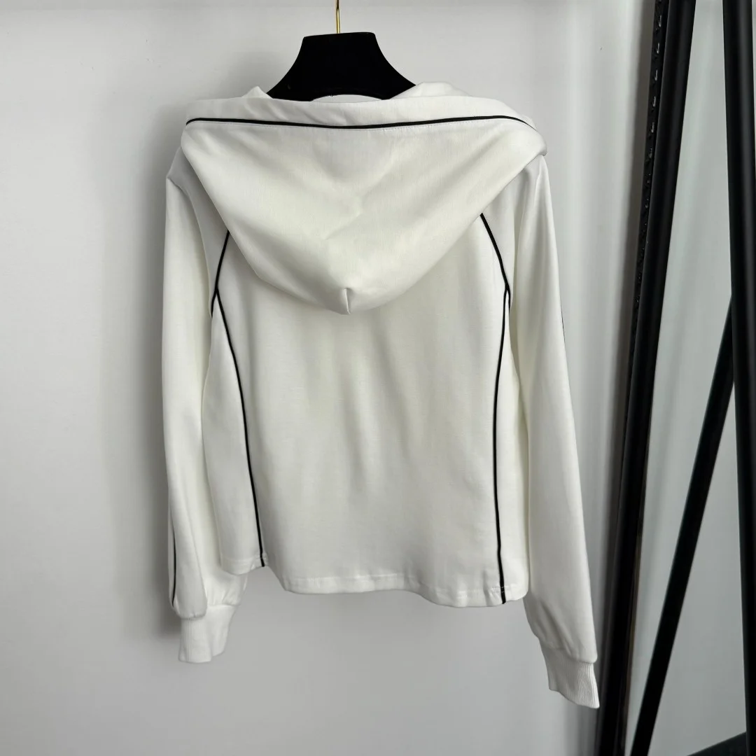 High quality autumn and winter women's long sleeved hooded zipper jacket+vest+elastic waist casual pants HL043 
High quality autumn and winter women's long sleeved hooded zipper jacket+vest+elastic waist casual pants HL043