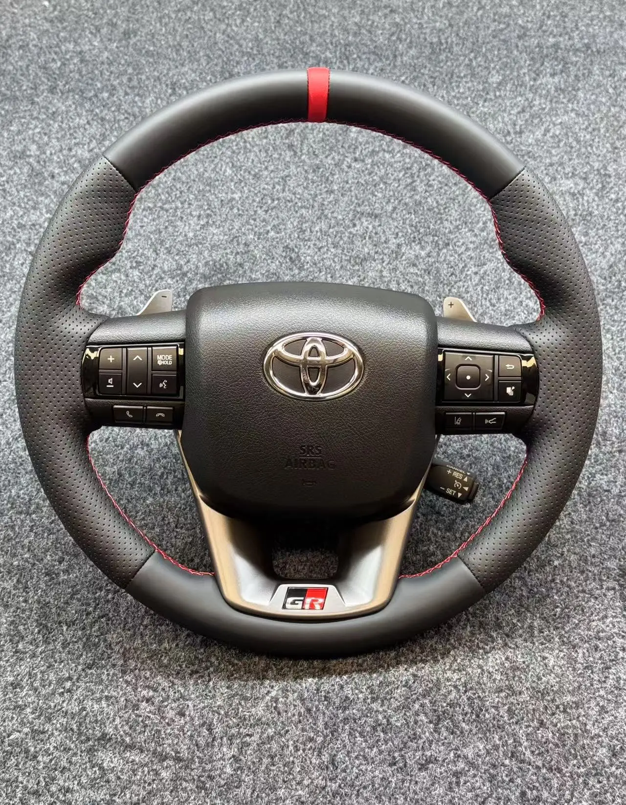 Suitable for Toyota Hilux leather sports assembly GR style with shift paddles cruise control steering wheel
Suitable for Toyota Hilux leather sports assembly GR style with shift paddles cruise control steering wheel
