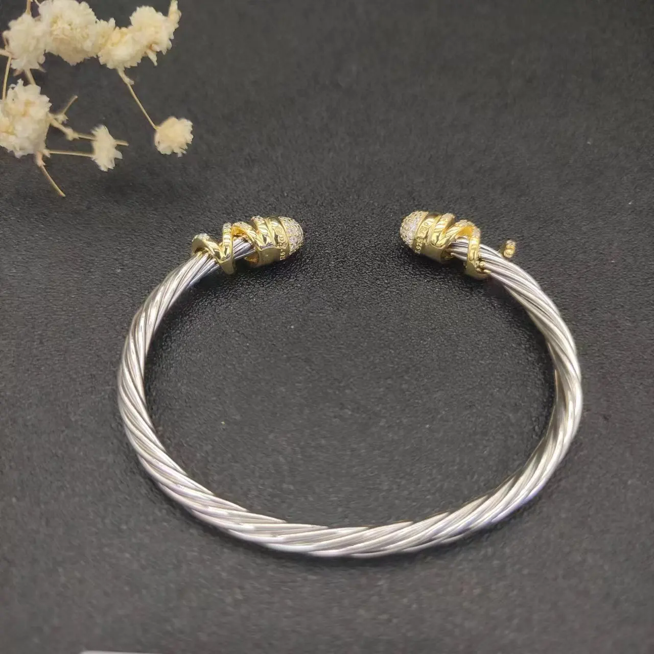18cm 4mm Thickness Two-Tone Silver Gold Twist Cable Bangle Bracelets For Women Men Fine Jewelry Birthday Christmas Gift
18cm 4mm Thickness Two-Tone Silver Gold Twist Cable Bangle Bracelets For Women Men Fine Jewelry Birthday Christmas Gift