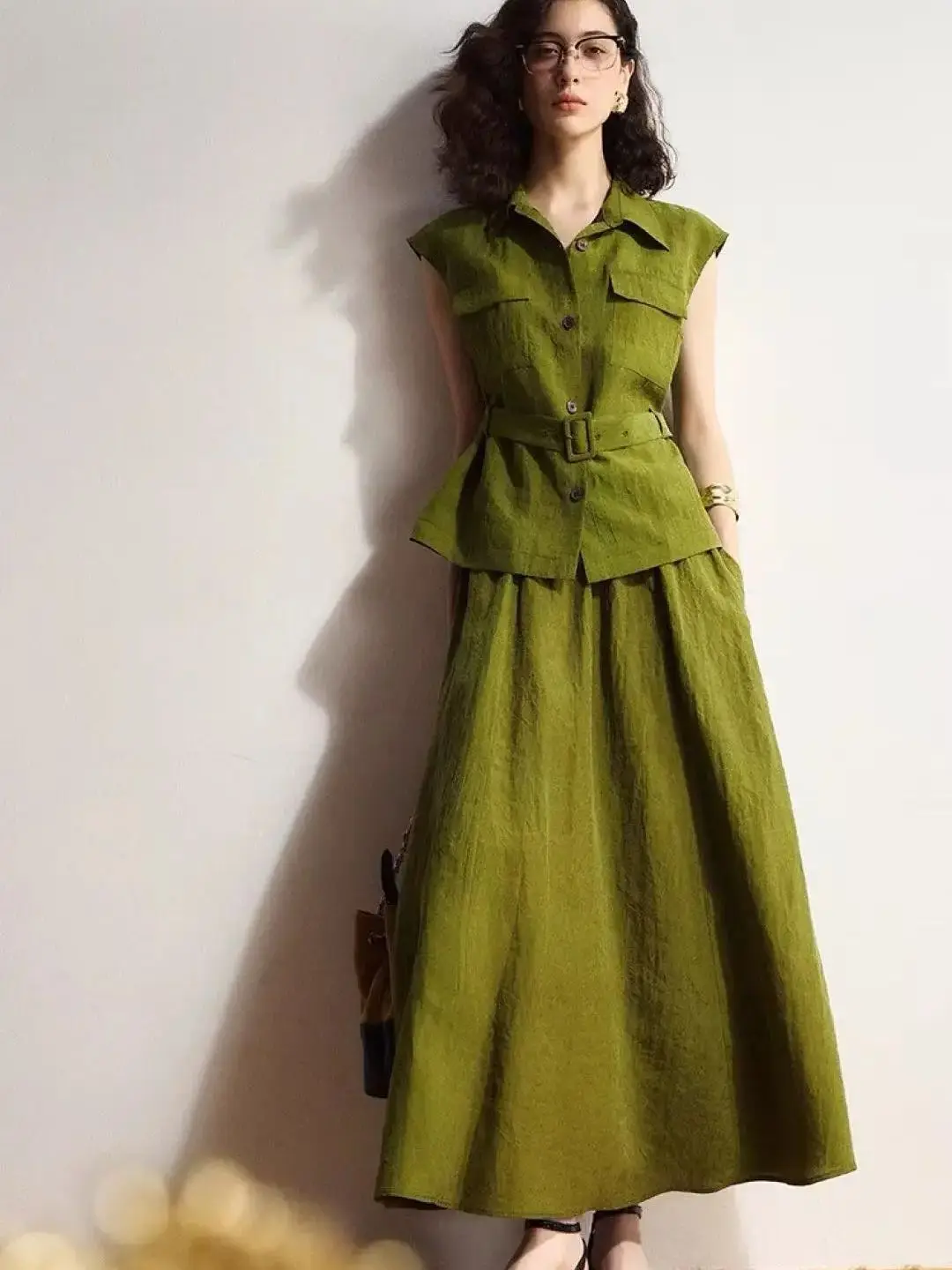 Элегантный повседневный комплект из натурального льна премиум-класса с поясом
Элегантный повседневный комплект из натурального льна премиум-класса с поясом