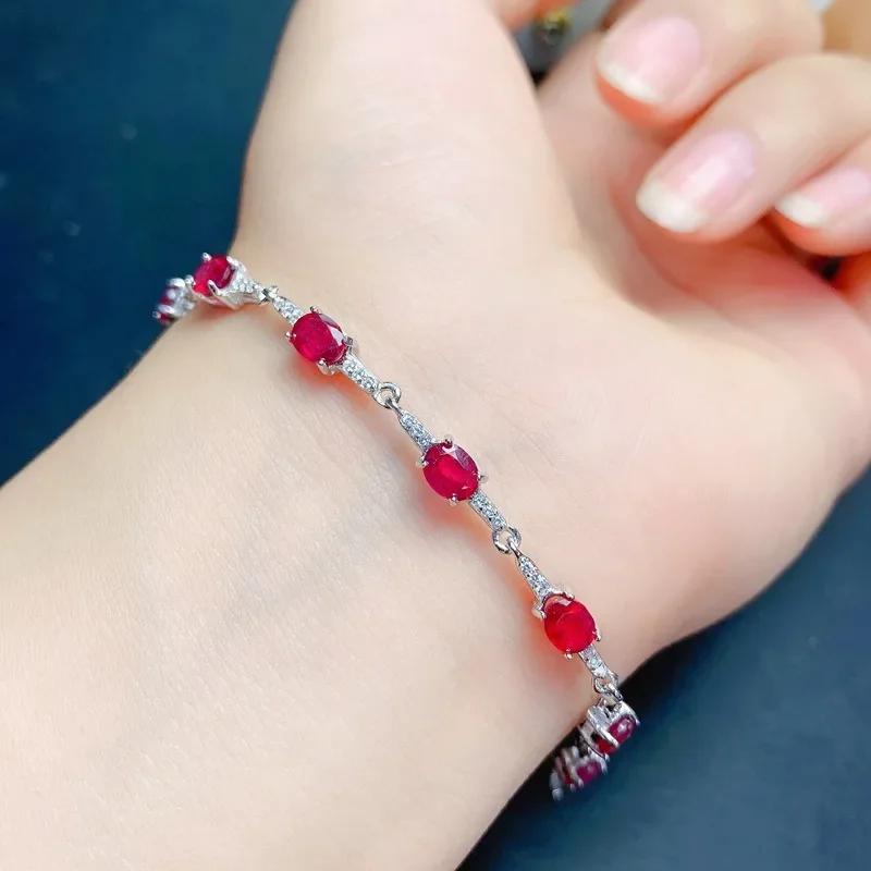 925 sterling silver natural ruby women's bracelet deluxe version to send girlfriend's birthday party New Year's gift Korean
925 sterling silver natural ruby women's bracelet deluxe version to send girlfriend's birthday party New Year's gift Korean
