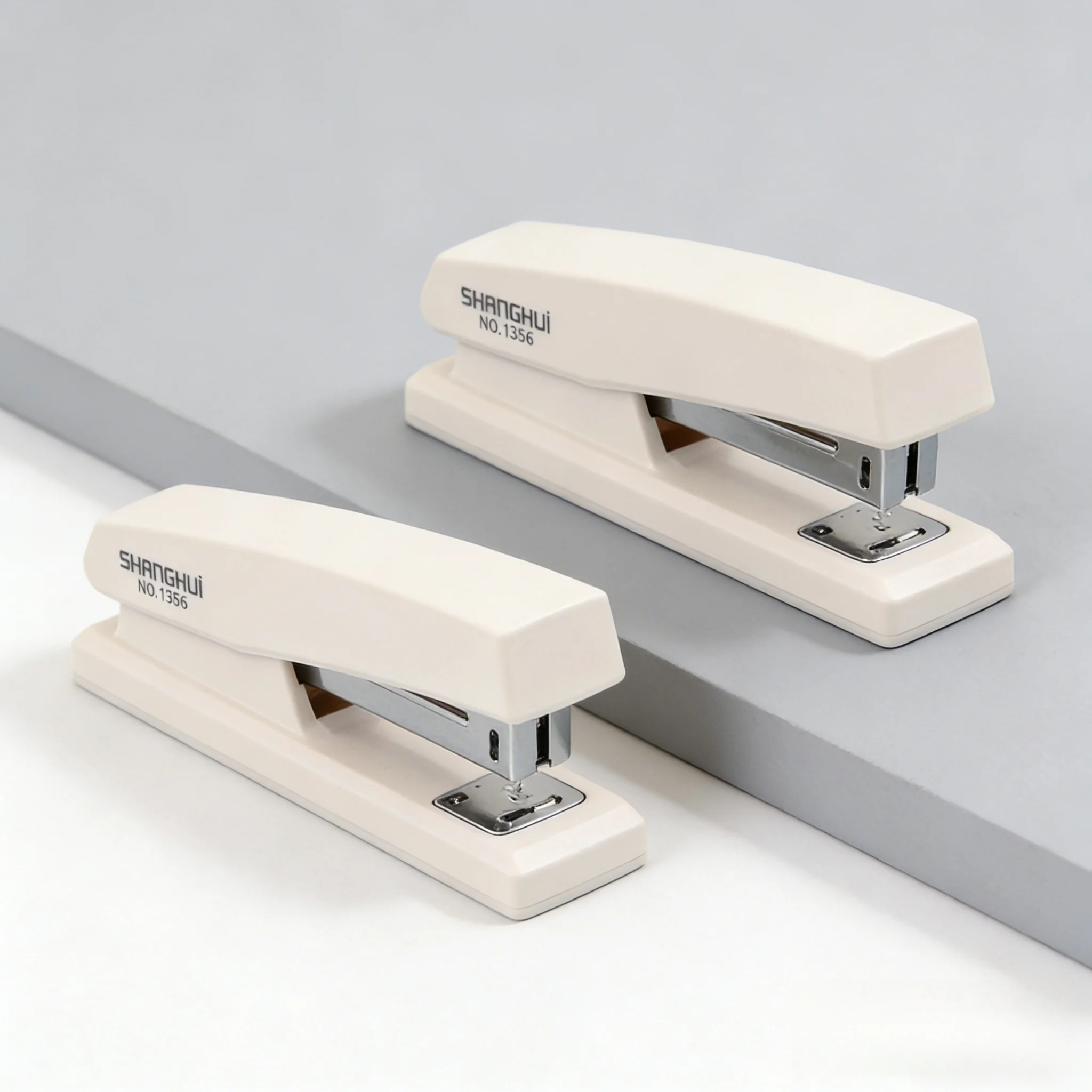 Set of 2 White Standard Desktop Staplers – Easy Load and Jam-Resistant Design for Efficient Paper Stapling
Set of 2 White Standard Desktop Staplers – Easy Load and Jam-Resistant Design for Efficient Paper Stapling
