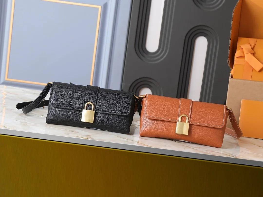 2025 New SIZE: 22X13X3.5 CM Fashionable Versatile bags leather cherry Portable can be carried on the shoulder no boxes
2025 New SIZE: 22X13X3.5 CM Fashionable Versatile bags leather cherry Portable can be carried on the shoulder no boxes