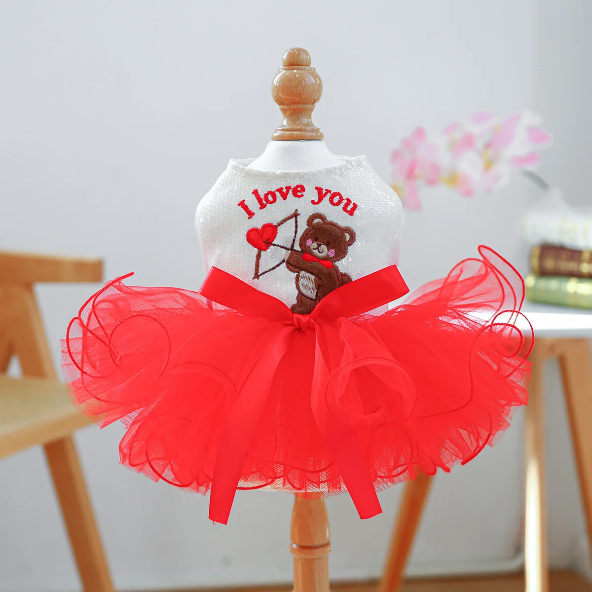 Valentine Dog Dress Red Tulle Skirt with Cute Bear Embroidery – Pet Party Outfit
Valentine Dog Dress Red Tulle Skirt with Cute Bear Embroidery – Pet Party Outfit