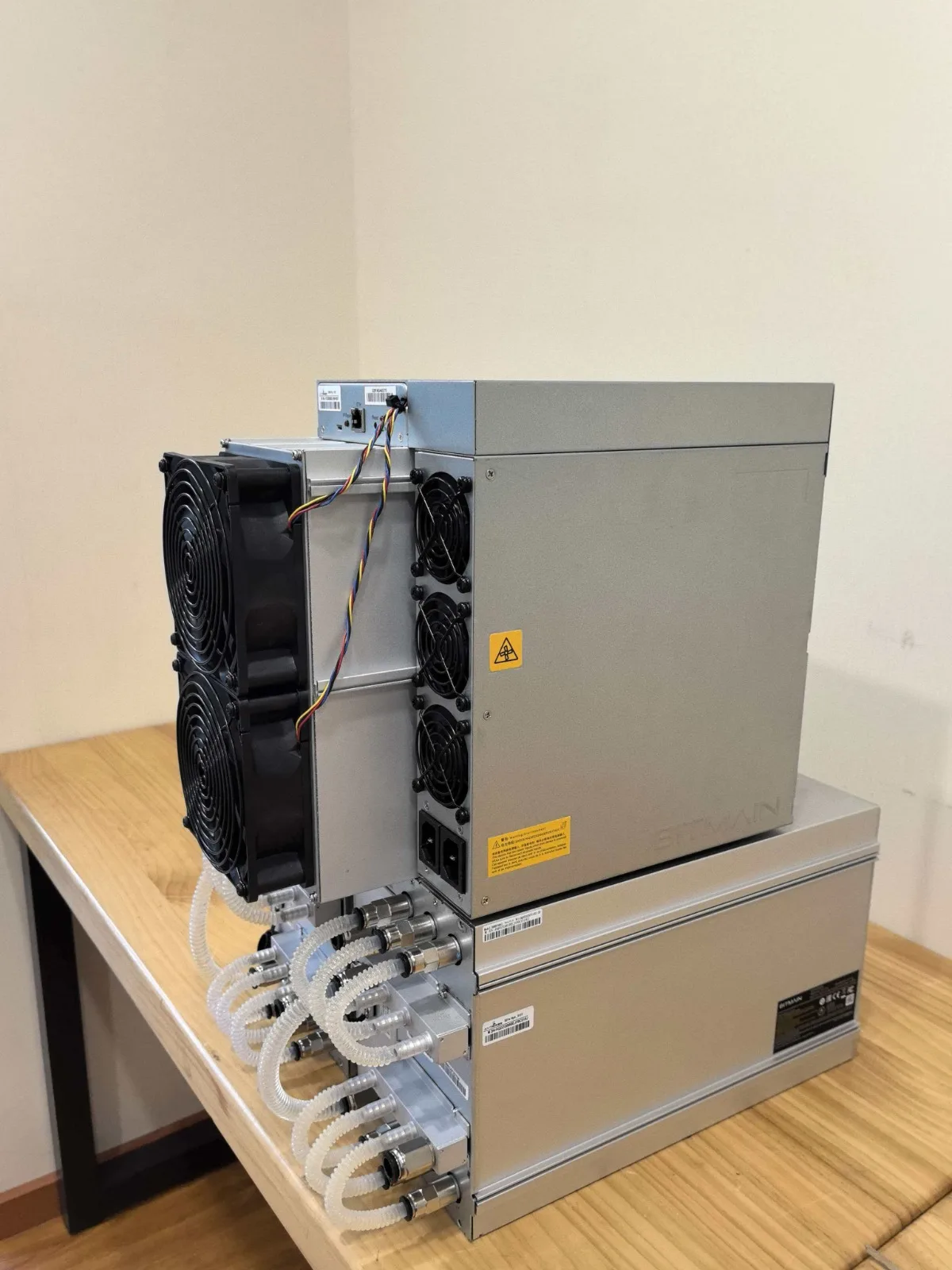 Bitmain Antminer S21j XP Hyd 495Th/s 5940W Bitcoin Miner Hydro Cooling
Bitmain Antminer S21j XP Hyd 495Th/s 5940W Bitcoin Miner Hydro Cooling