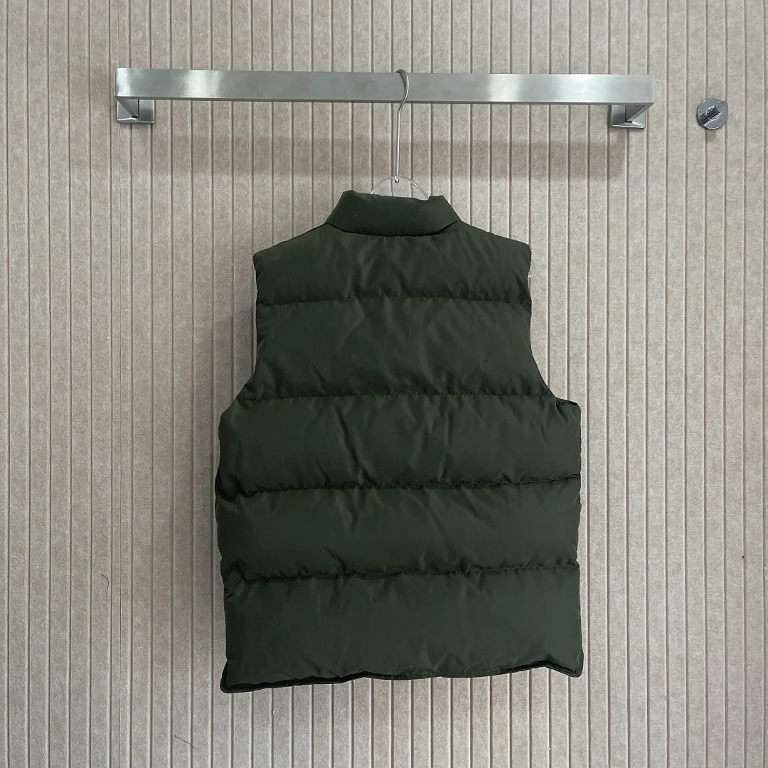 Winter 2025 New Women's Fashion High Neckline Zipper Open Down Waistcoat
Winter 2025 New Women's Fashion High Neckline Zipper Open Down Waistcoat