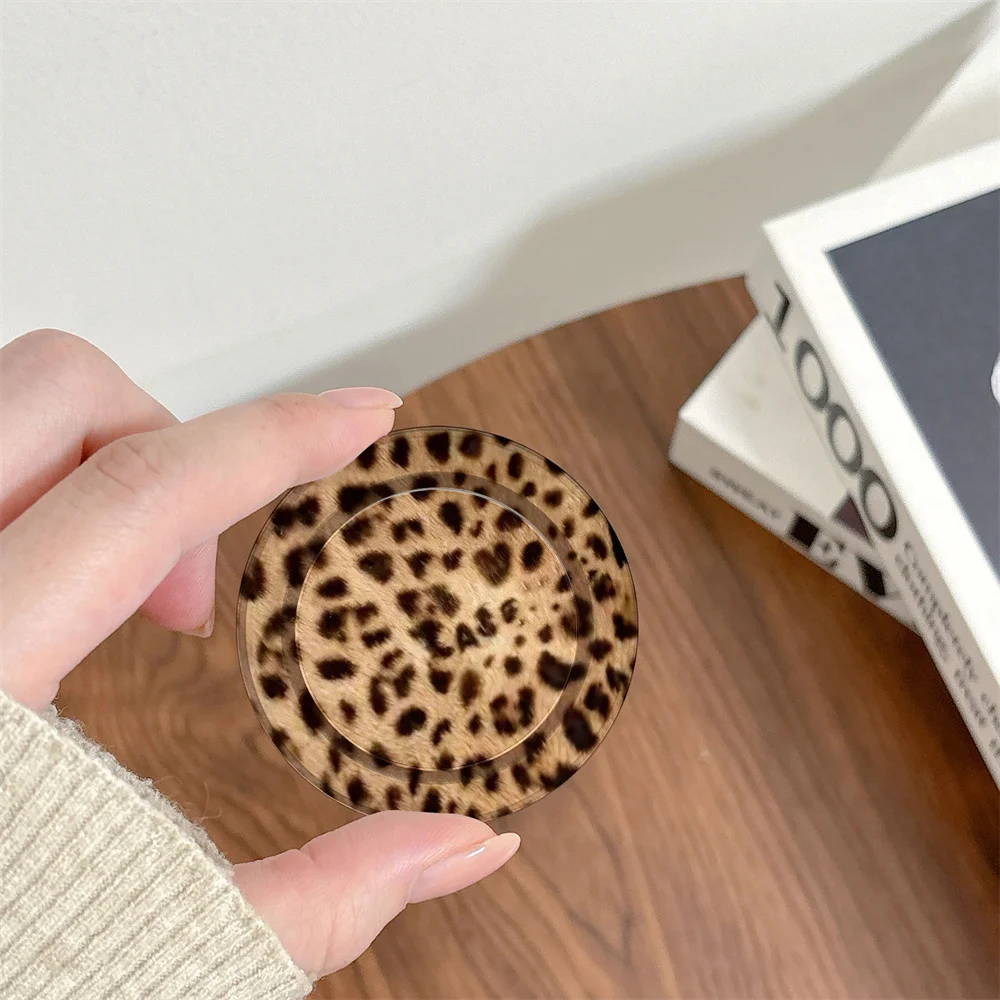 Luxury and fashionable yellow black skin leopard print magnetic suction bag telescopic phone holder MagSafe portable magnetic su
Luxury and fashionable yellow black skin leopard print magnetic suction bag telescopic phone holder MagSafe portable magnetic su