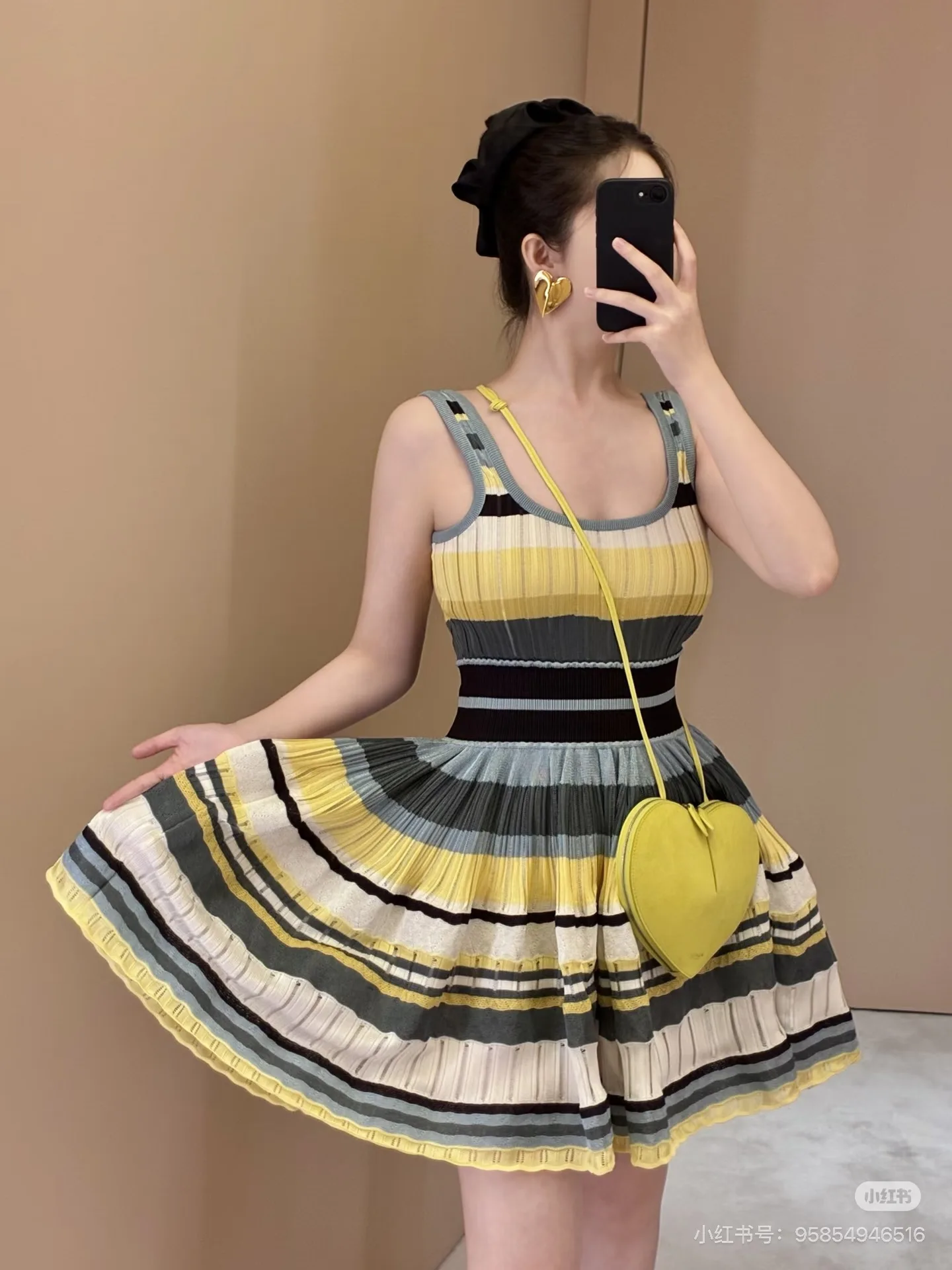 Women New Fashion Summer Slim Knitted Stretchy Sleeveless Striped A-line Holiday Party Short Mini Pleated Suspender Vest Dress
Women New Fashion Summer Slim Knitted Stretchy Sleeveless Striped A-line Holiday Party Short Mini Pleated Suspender Vest Dress