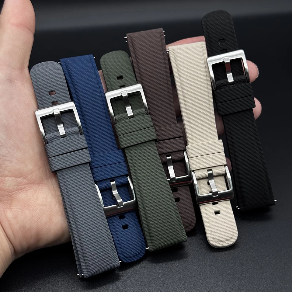 Fine weaveFluoroelastomer strap with pin buckle (18mm–24mm)
Fine weaveFluoroelastomer strap with pin buckle (18mm–24mm)