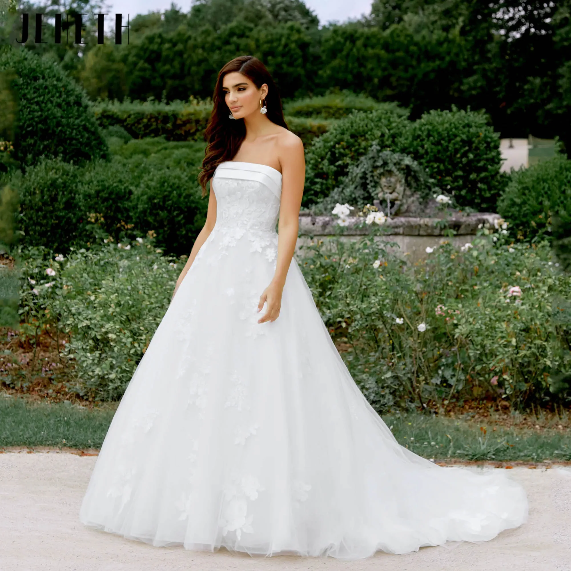 JEHETH Strapless Tulle Appliques Bridal Dress 2025 A-line Sleeveless Romantic Wedding Gown Backless vestidos de novia Customized
JEHETH Strapless Tulle Appliques Bridal Dress 2025 A-line Sleeveless Romantic Wedding Gown Backless vestidos de novia Customized