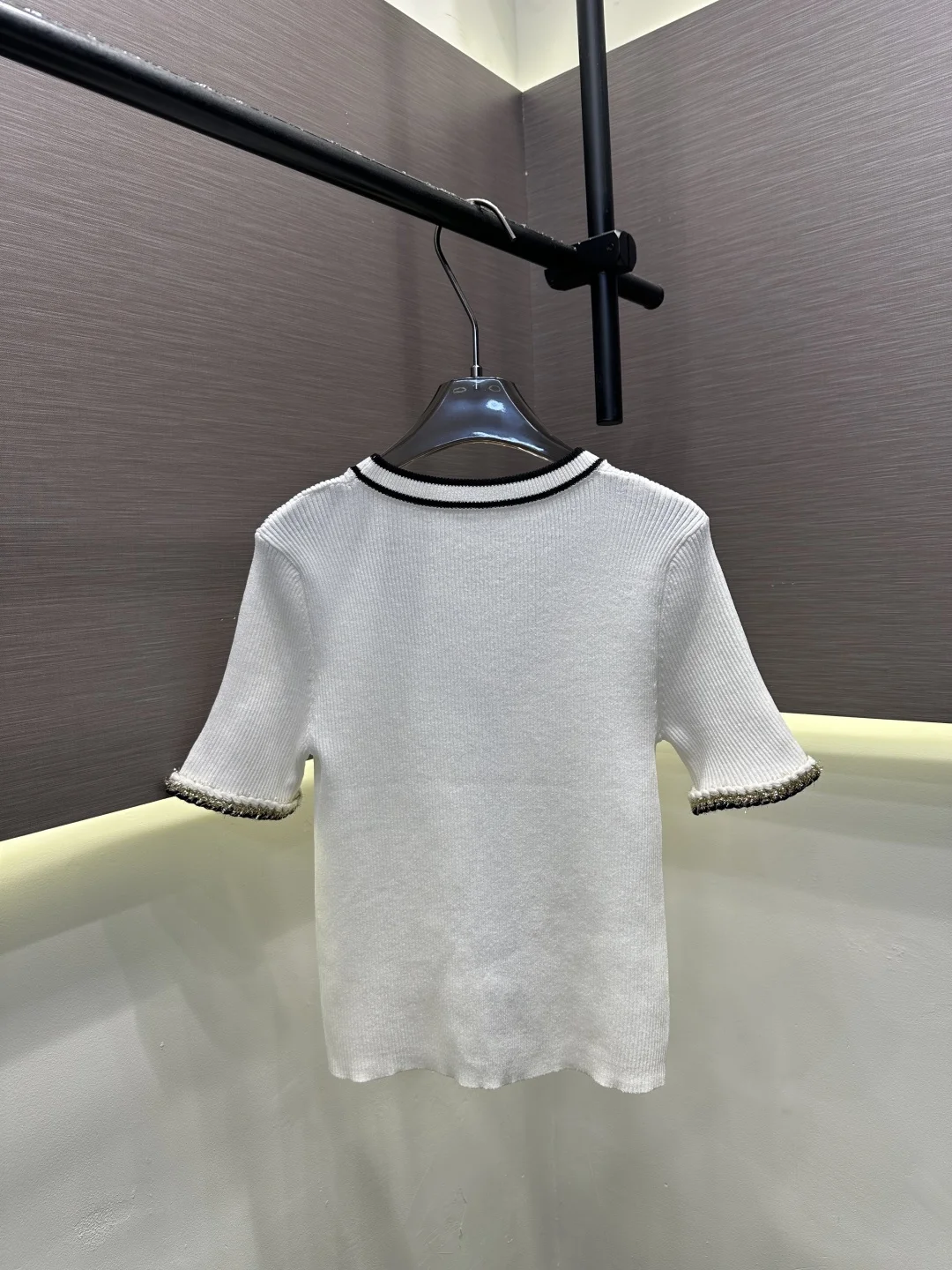 2026 Summer Women's Contrast Trim Crew Neck Ribbed Knit Top Metallic Trim Cuff Short Sleeve Tee ZX8859
2026 Summer Women's Contrast Trim Crew Neck Ribbed Knit Top Metallic Trim Cuff Short Sleeve Tee ZX8859