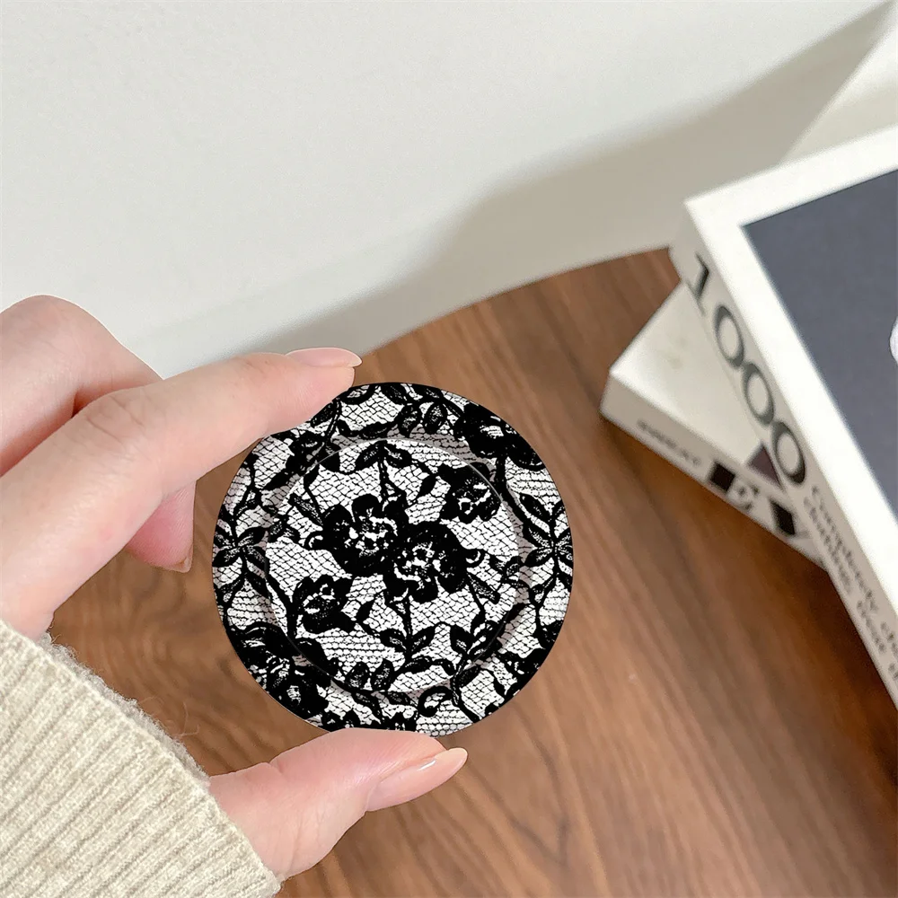 Luxury and fashionable flower lace magnetic suction bag telescopic phone holder MagSafe portable magnetic suction holder
Luxury and fashionable flower lace magnetic suction bag telescopic phone holder MagSafe portable magnetic suction holder