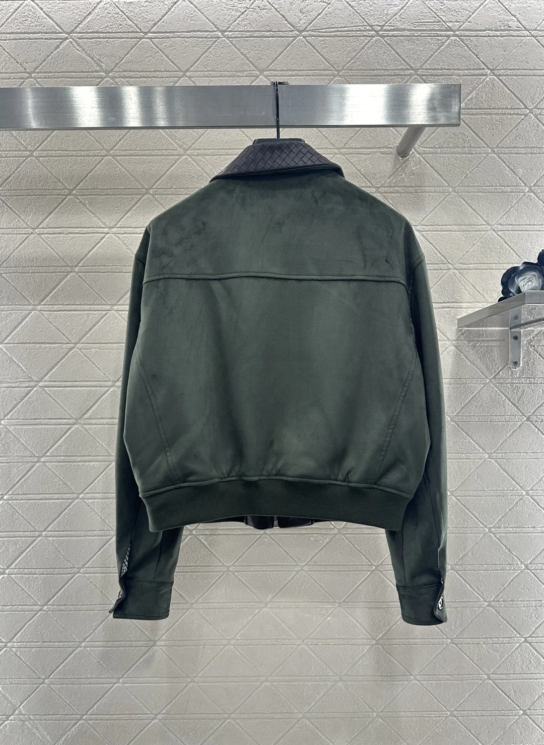 2025 New Women'S Clothes Patchwork Leather Lapel Jacket Texture Gloss Crisp Stylish Lining Black And White Plaid Embellishment
2025 New Women'S Clothes Patchwork Leather Lapel Jacket Texture Gloss Crisp Stylish Lining Black And White Plaid Embellishment