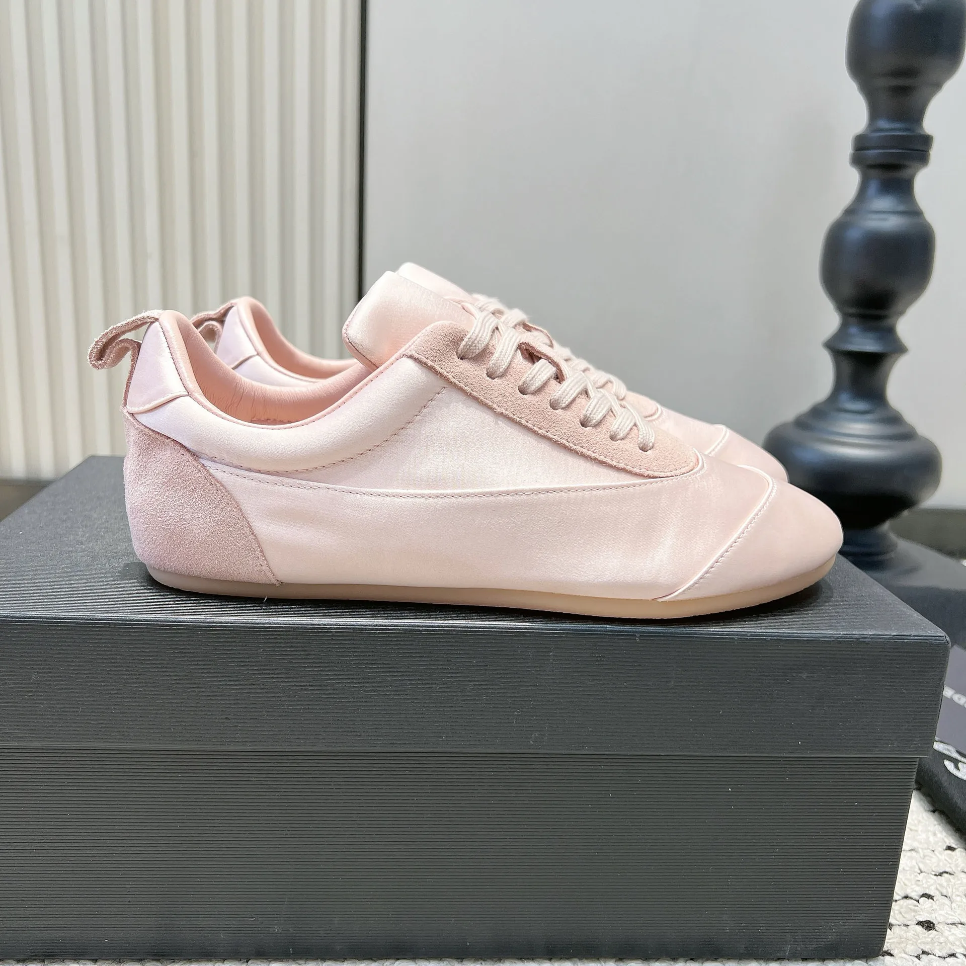 2026 summer new nude satin german training shoes round toe lace up ballet style casual sneakers for women
2026 summer new nude satin german training shoes round toe lace up ballet style casual sneakers for women