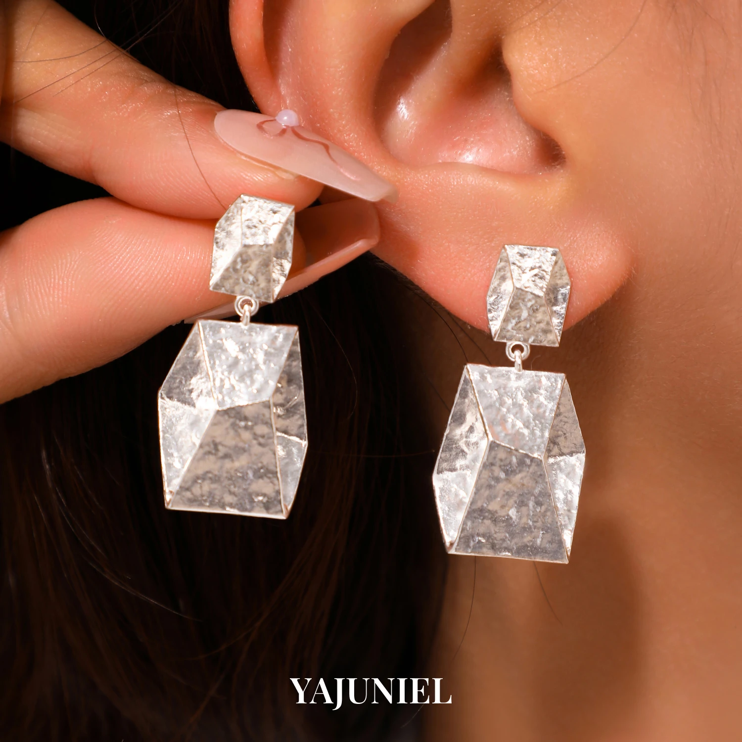 YAJUNIEL White Gold Plated Geometric Drop Earrings for Women Hammered Texture Hypoallergenic Faceted Rhombus Dangle Earrings
YAJUNIEL White Gold Plated Geometric Drop Earrings for Women Hammered Texture Hypoallergenic Faceted Rhombus Dangle Earrings