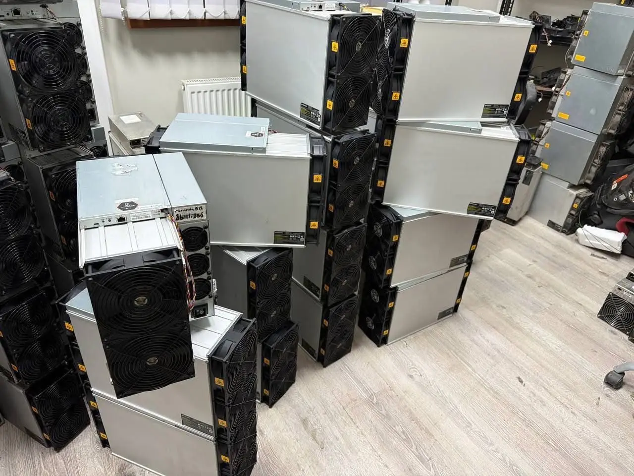 Bitmain Antminer L9 15G 16G 17G 3360W Dogecoin miner
Bitmain Antminer L9 15G 16G 17G 3360W Dogecoin miner