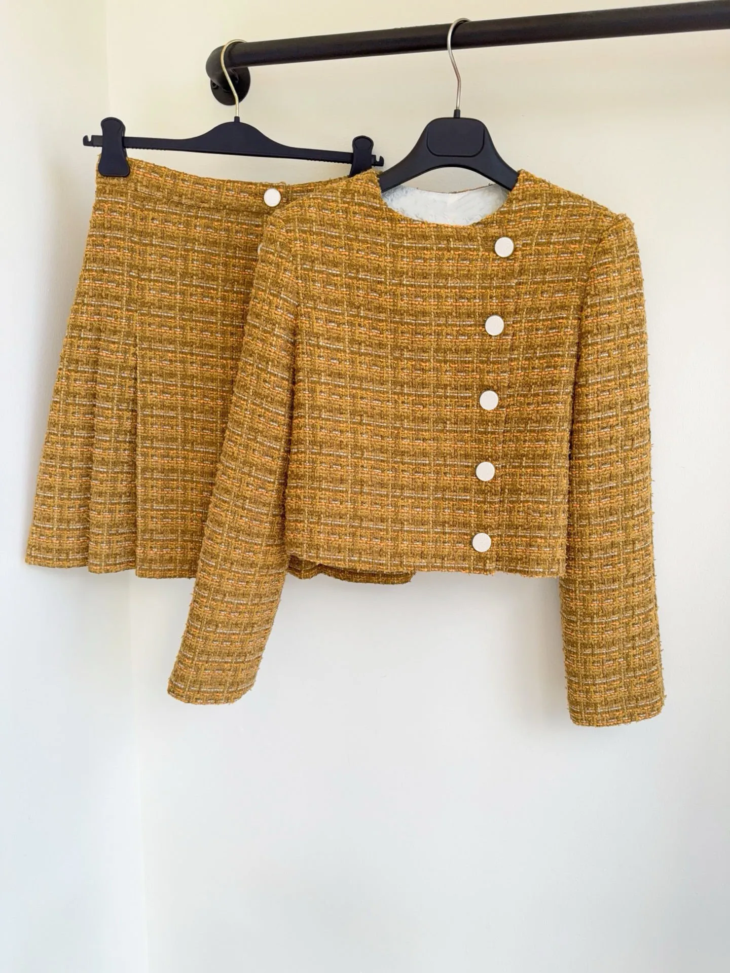 25 Early Autumn New Socialite Daughter Customized Coarse Wool Round Neck Comparative Coat, Coarse Wool pleated Skirt 
25 Early Autumn New Socialite Daughter Customized Coarse Wool Round Neck Comparative Coat, Coarse Wool pleated Skirt