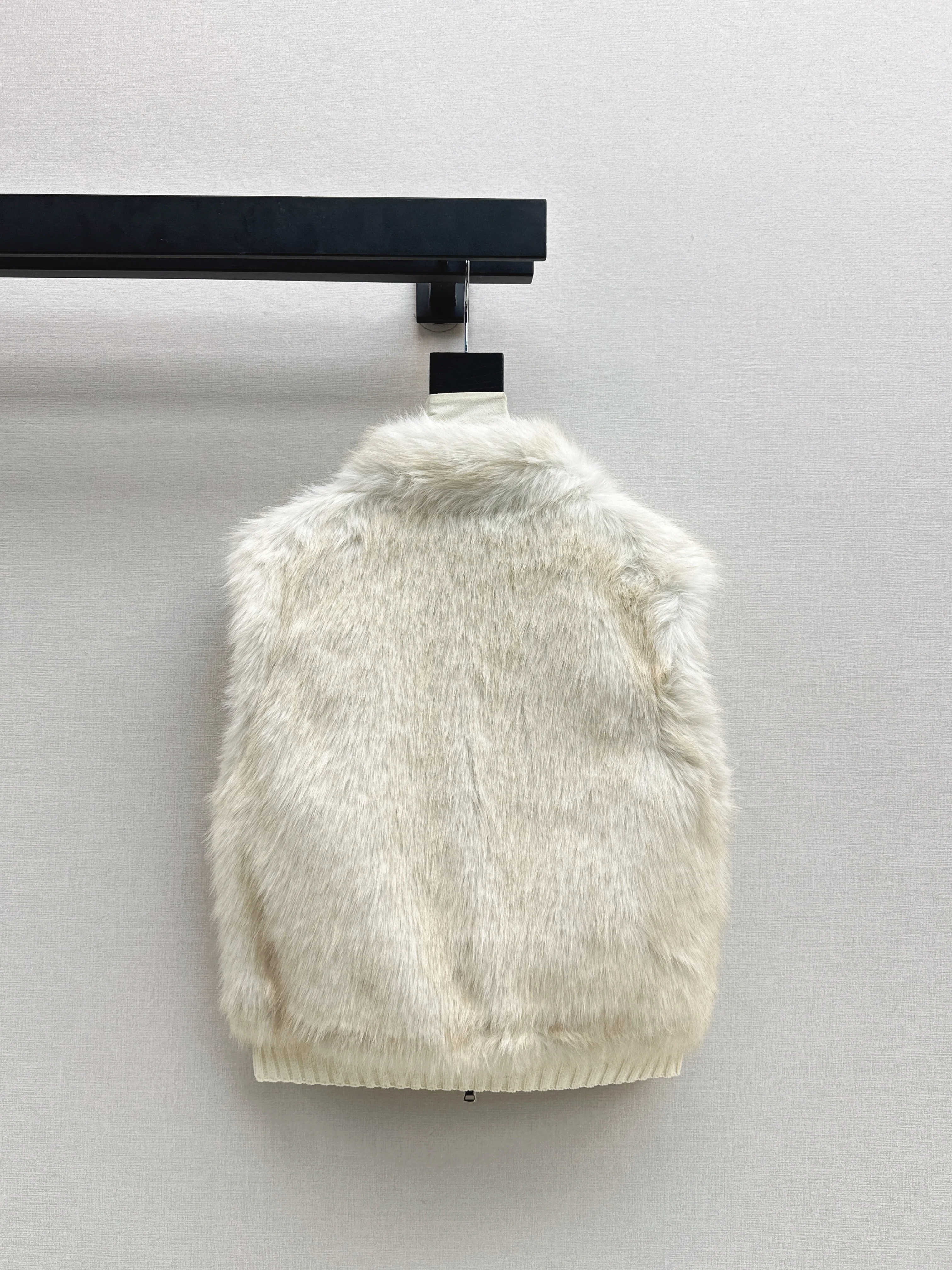 2025 Autumn And Winter New Women'S Clothes Fox Fur Splicing Flip Head Detachable Two-Wear Comfortable Slimming Coat
2025 Autumn And Winter New Women'S Clothes Fox Fur Splicing Flip Head Detachable Two-Wear Comfortable Slimming Coat