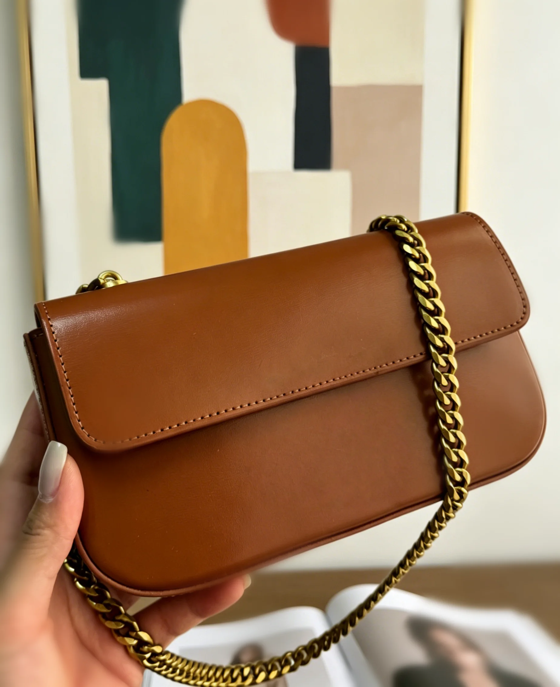 Women's Handbag Flap Closure Crossbody Bag Chain Strap Smooth Surface Construction Size:20*11cm
Women's Handbag Flap Closure Crossbody Bag Chain Strap Smooth Surface Construction Size:20*11cm