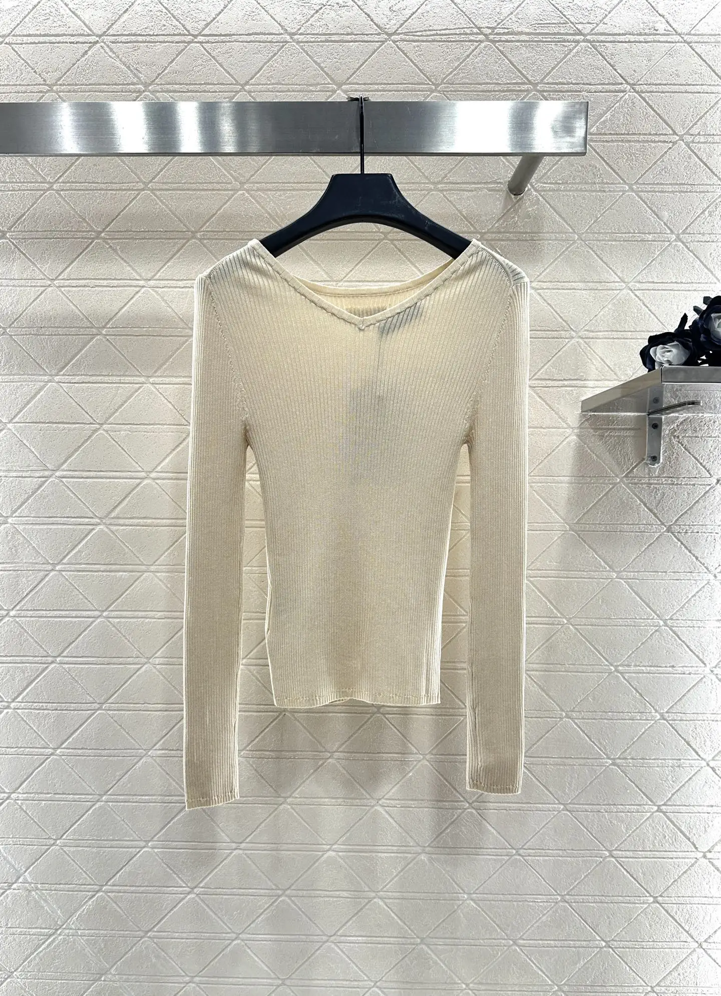 2025 All- season and American Style Screw and Half Zipper Knitted Vest with Small Stand-up Collar
2025 All- season and American Style Screw and Half Zipper Knitted Vest with Small Stand-up Collar