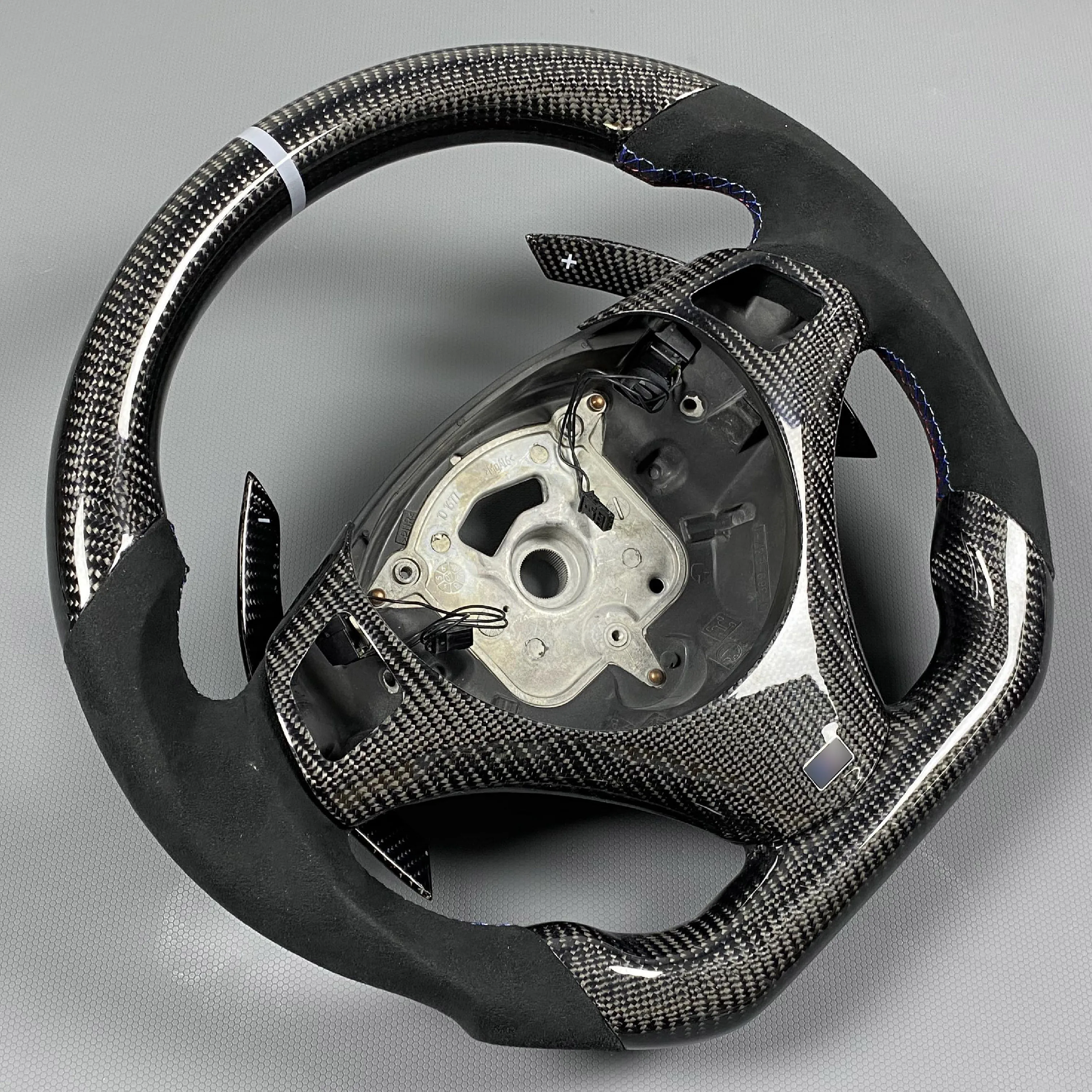 Подходит для рулевого колеса BMW Volant E89 E90 E91 E92 E93 330i 335i 328i M3 2005-2012, индивидуальный руль из углеродного волокна
Подходит для рулевого колеса BMW Volant E89 E90 E91 E92 E93 330i 335i 328i M3 2005-2012, индивидуальный руль из углеродного волокна