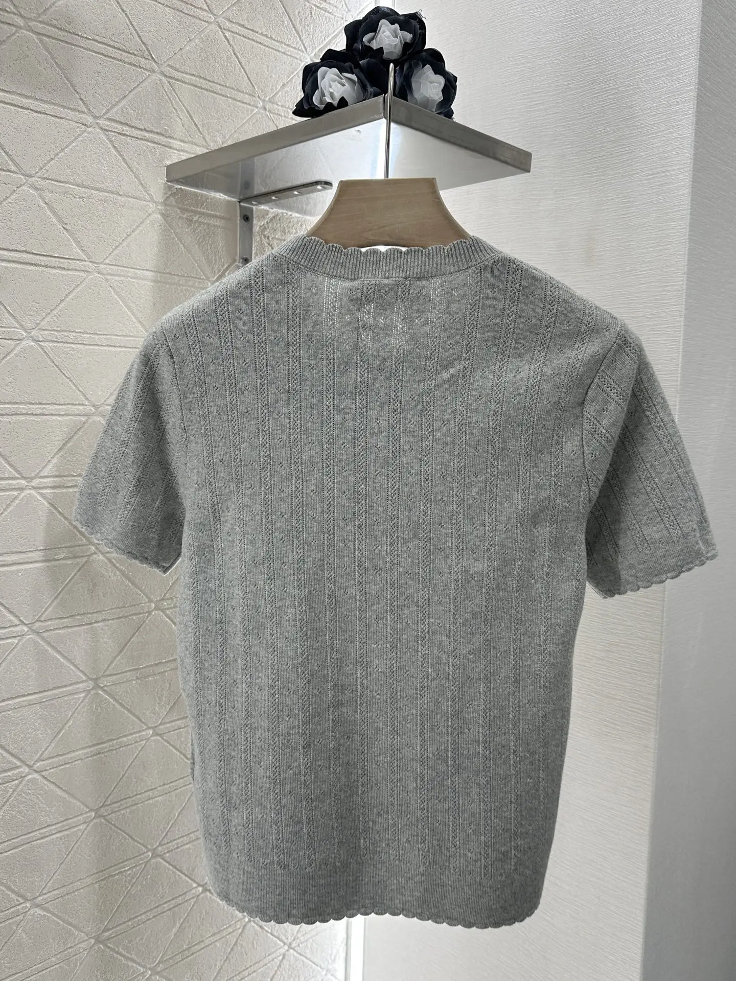 Women's cotton knitted top classic round neck T-shirt, breathable daily essential solid color short sleeved shirt 2025
Women's cotton knitted top classic round neck T-shirt, breathable daily essential solid color short sleeved shirt 2025