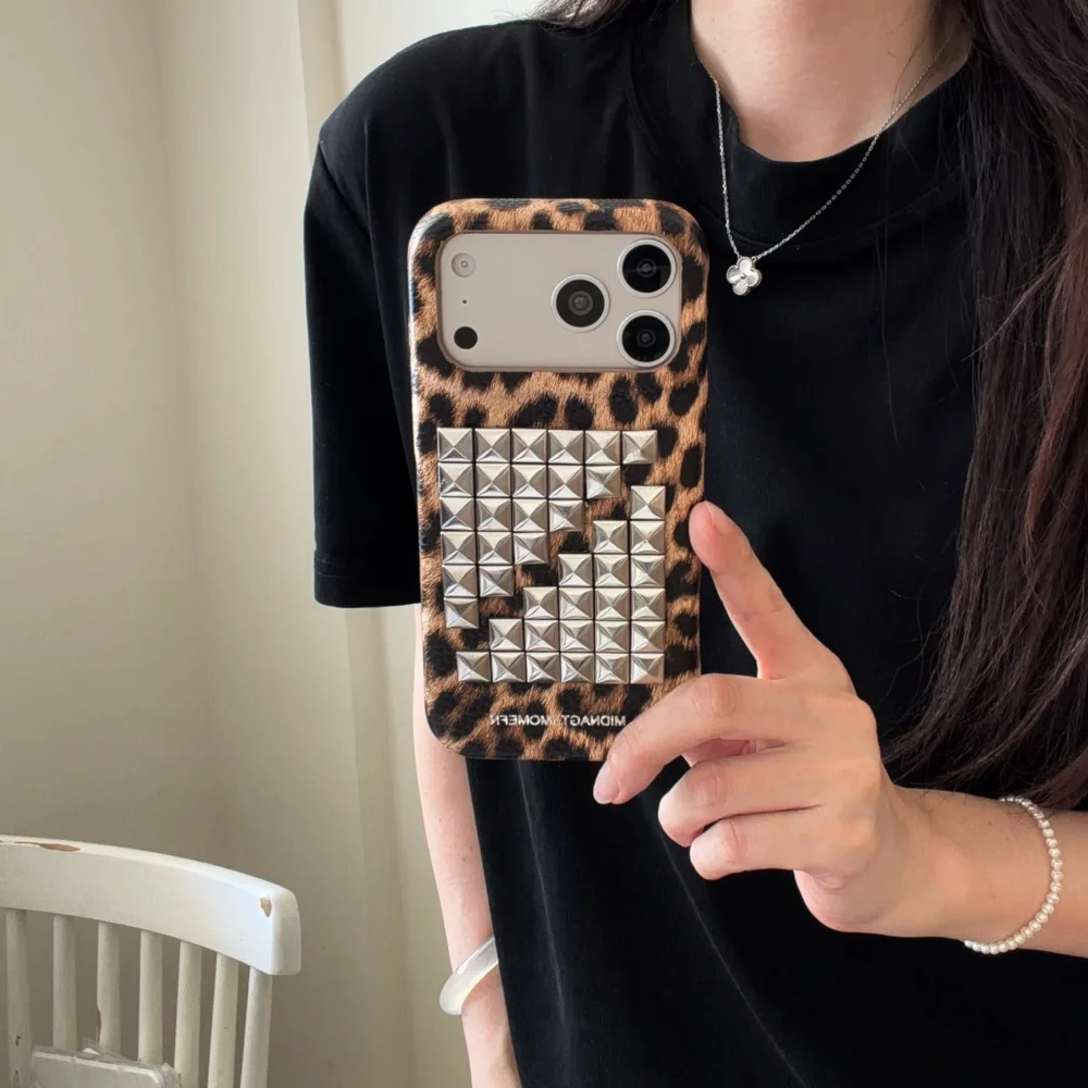 Vintage 3D Rivet Texture Phone Case For IPhone 17 Pro 15 16 17 ProMax 14 Pro 13 Fashion Leopard Print Shockproof Protective Case
Vintage 3D Rivet Texture Phone Case For IPhone 17 Pro 15 16 17 ProMax 14 Pro 13 Fashion Leopard Print Shockproof Protective Case