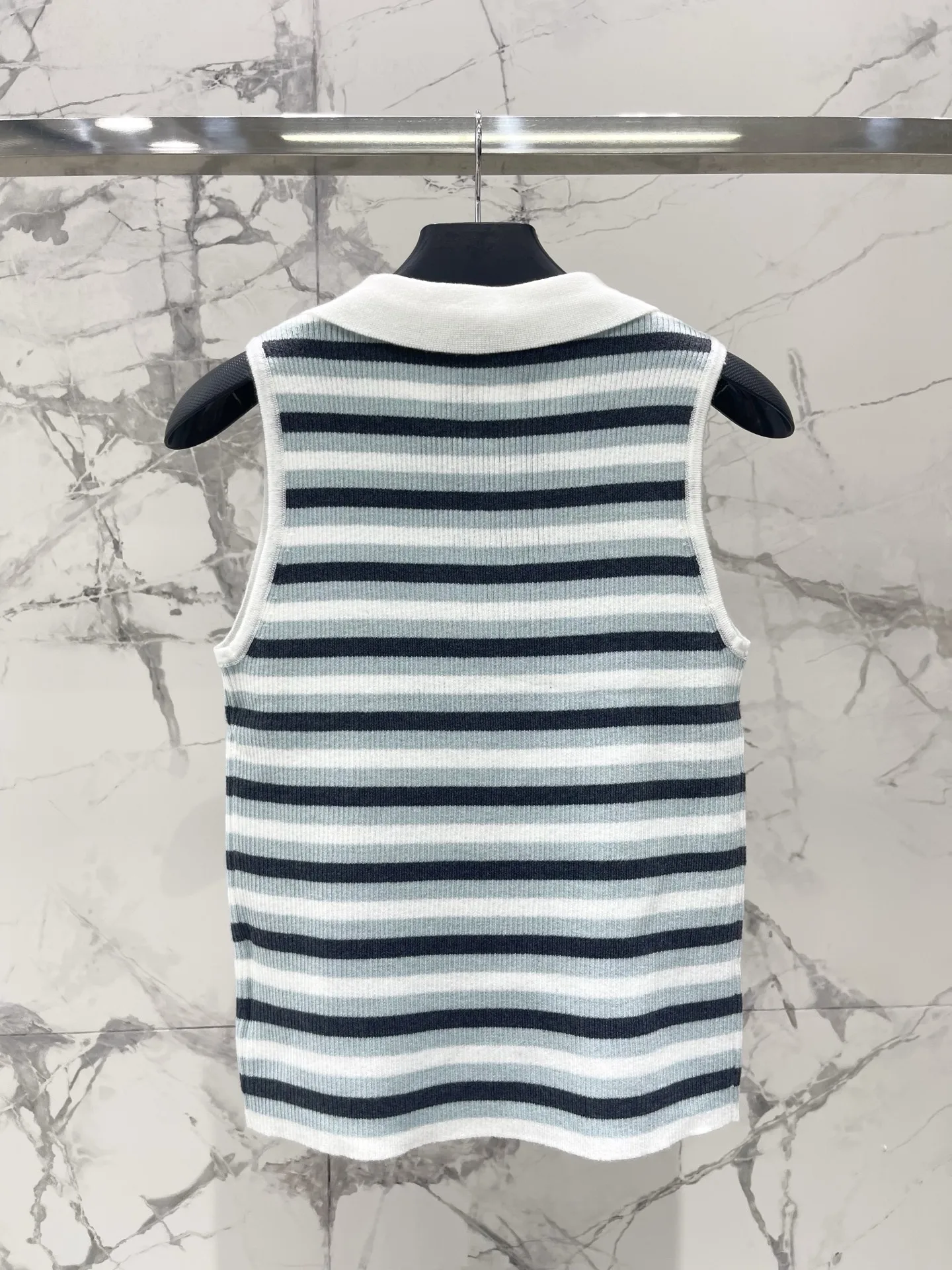 2026 Summer New Casual Color Contrast Striped Lapel Knitted Vest Women Sleeveless Top
2026 Summer New Casual Color Contrast Striped Lapel Knitted Vest Women Sleeveless Top