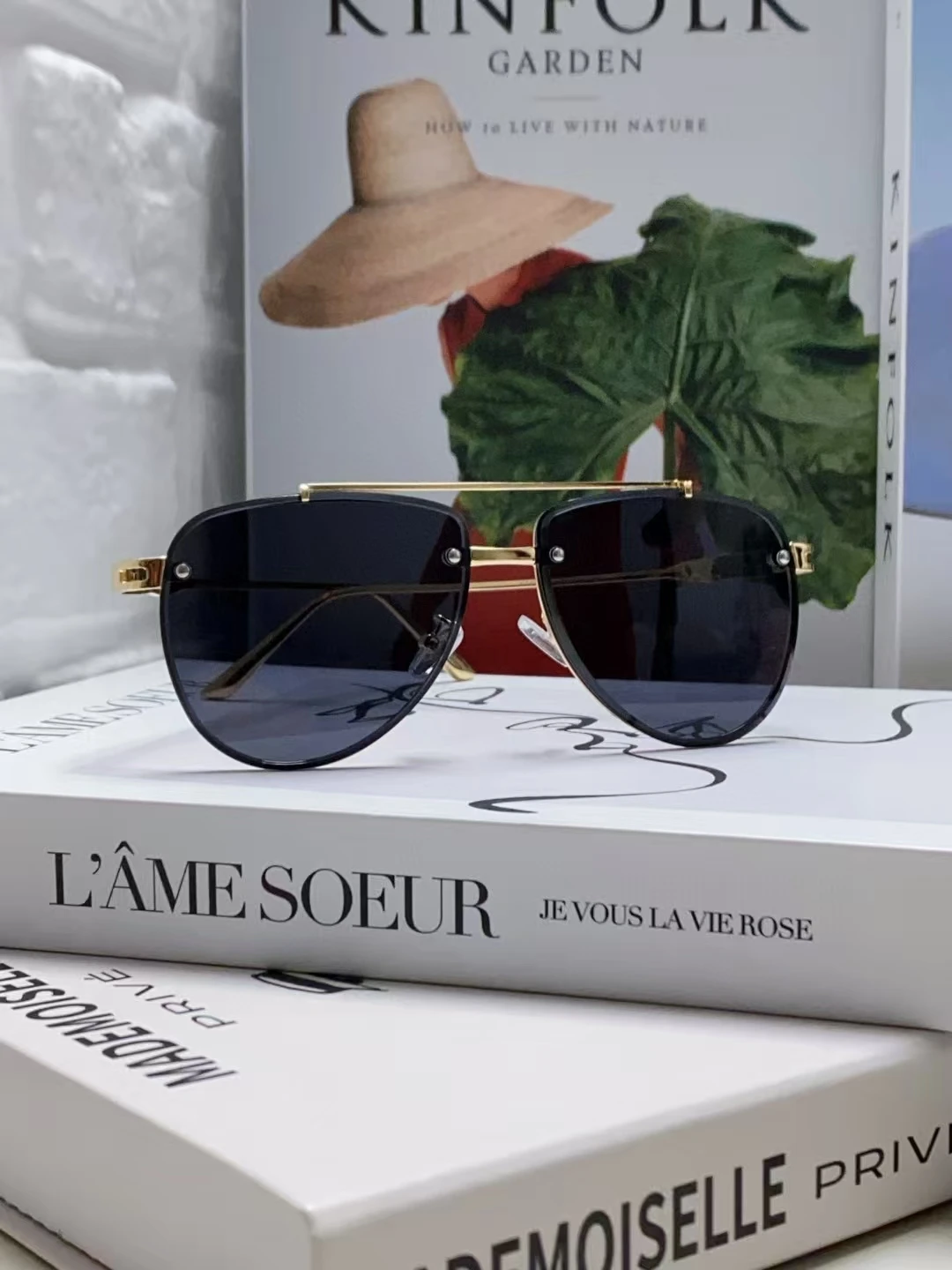 Classic Pilot Sunglasses for Men Women Gold Frame Double Bridge UV400 Black Gradient Lens Sun Glasses Fashion Luxury Style Shade
Classic Pilot Sunglasses for Men Women Gold Frame Double Bridge UV400 Black Gradient Lens Sun Glasses Fashion Luxury Style Shade