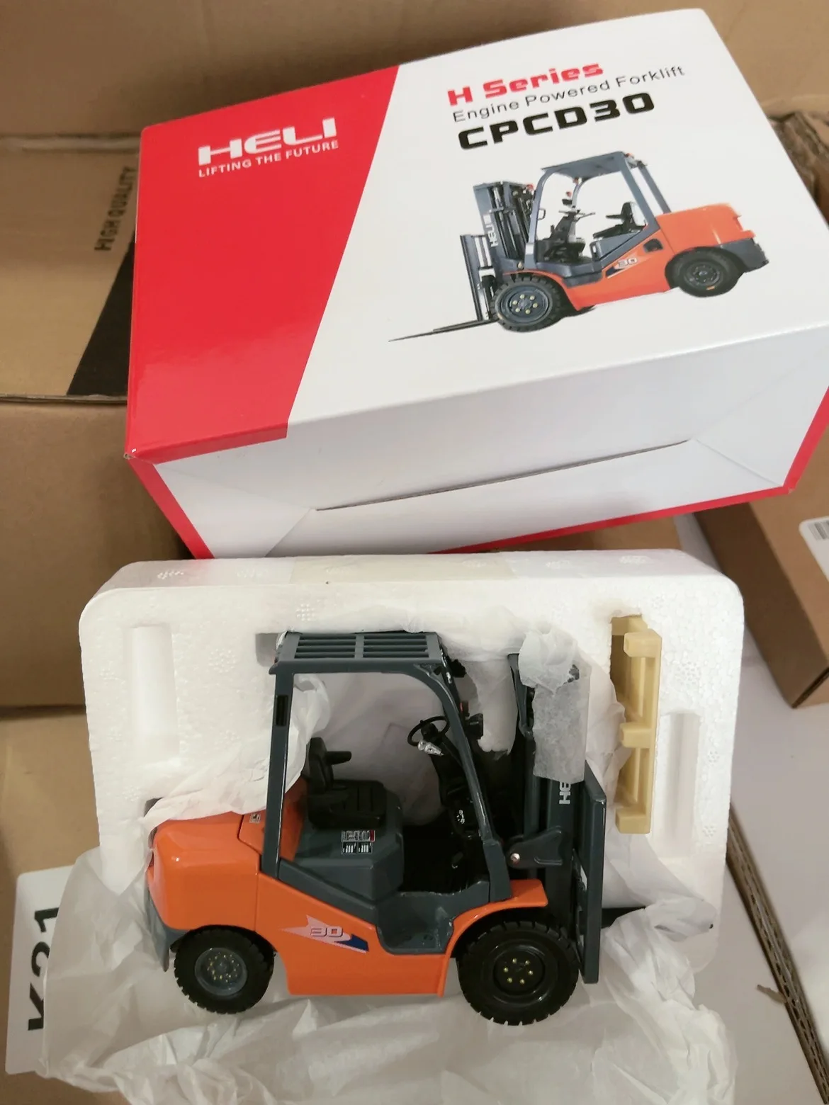 Diecast Metal Alloy 1:25 Scale HELI H series 3T Engine Powered Forklift Model CPCD30
Diecast Metal Alloy 1:25 Scale HELI H series 3T Engine Powered Forklift Model CPCD30