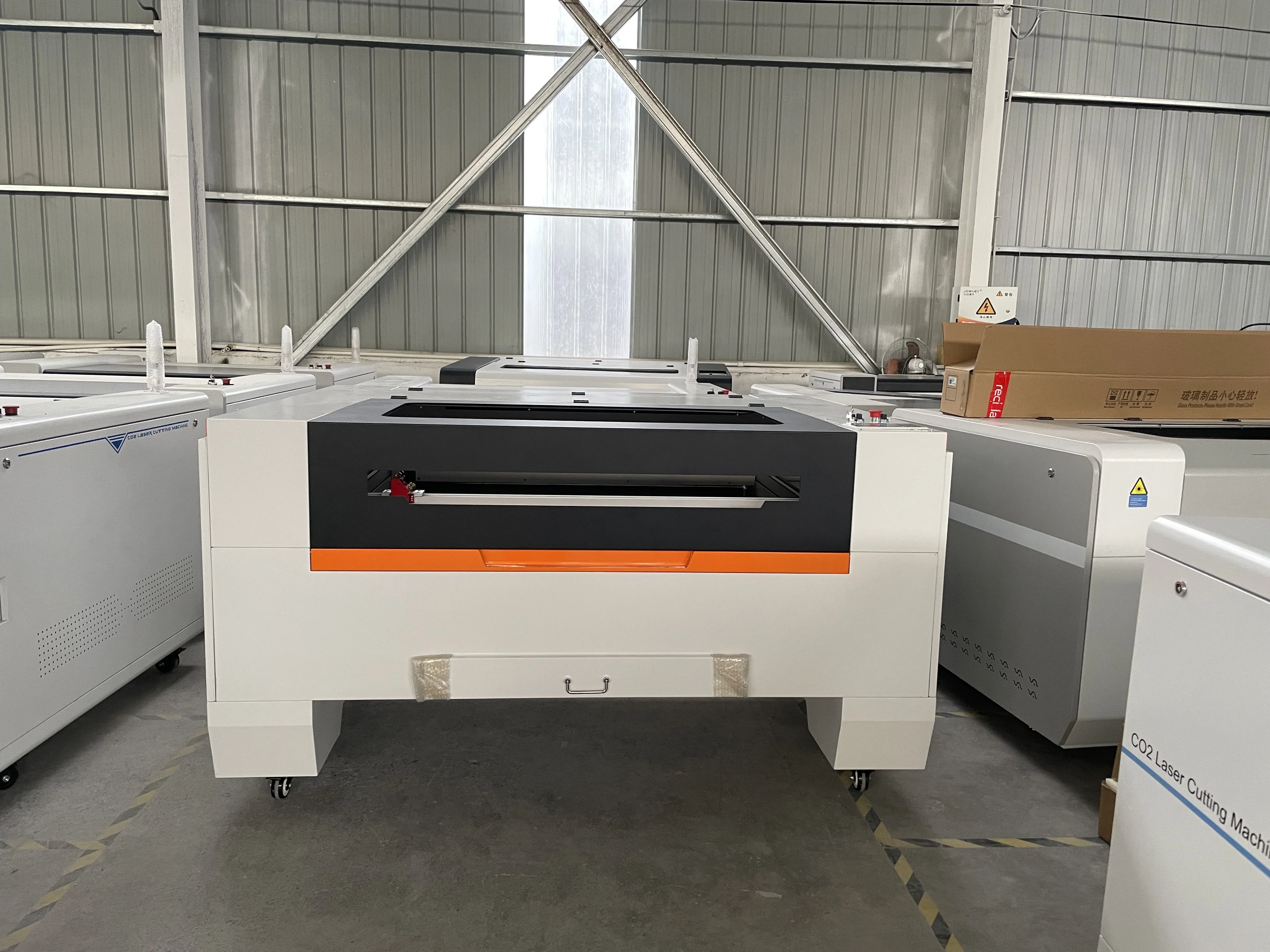 CO2 Laser Engraving & Cutting Machine for Apparel Plexi Glass & Wood Paper Materials Supports CCD LAS DST Graphic Formats
CO2 Laser Engraving & Cutting Machine for Apparel Plexi Glass & Wood Paper Materials Supports CCD LAS DST Graphic Formats