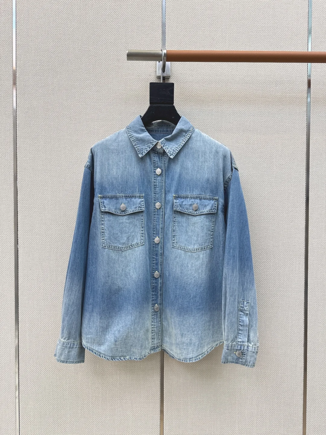 2026 New and Fashionable Embroidered Half-Open Front Color-Blocked Long-Sleeved Jacket, Windbreaker/Windbreaker
2026 New and Fashionable Embroidered Half-Open Front Color-Blocked Long-Sleeved Jacket, Windbreaker/Windbreaker