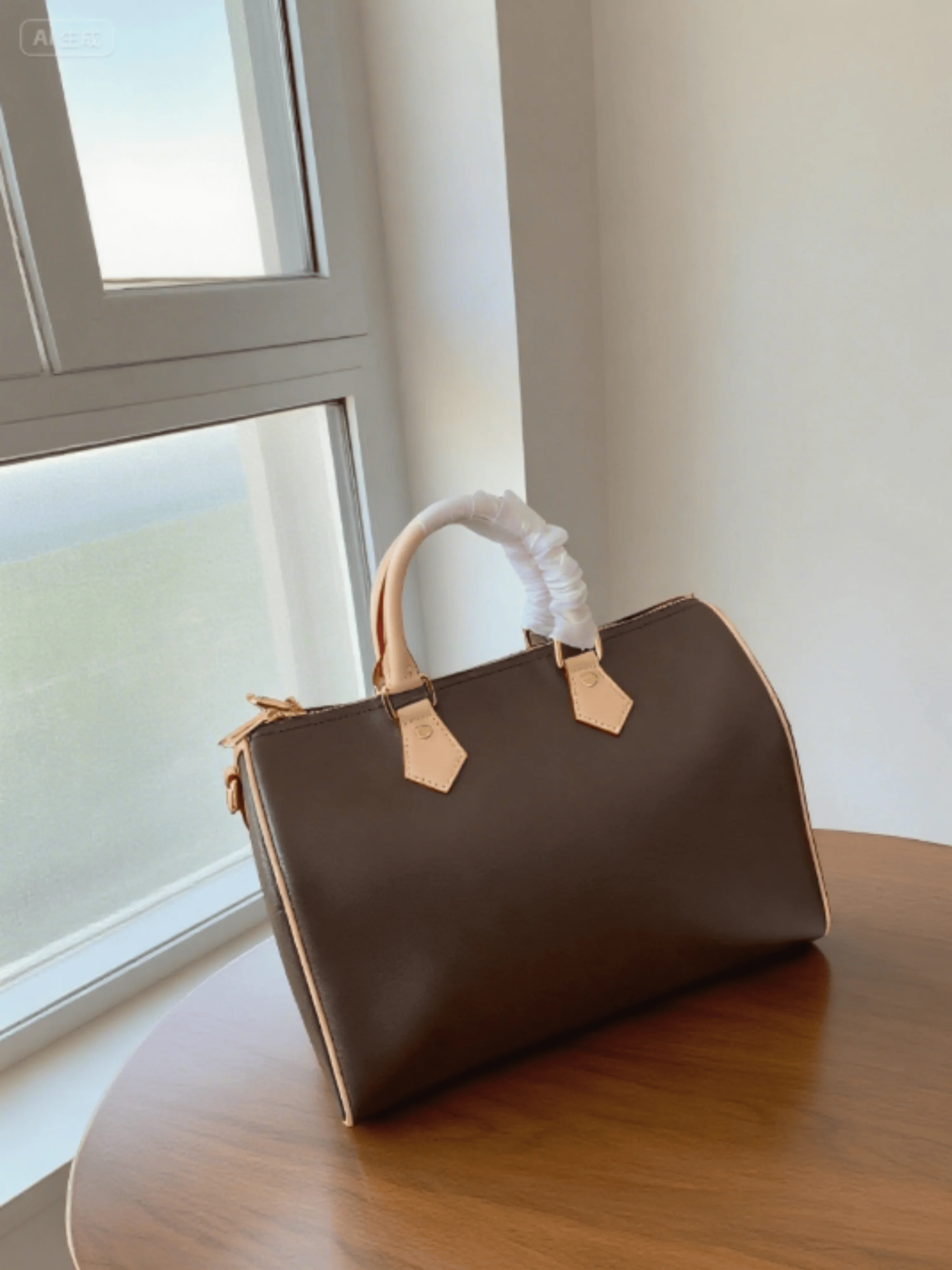 2025 женская сумка-подушка, новая модная классическая ретро универсальная простая повседневная женская сумка 30*21 см
2025 женская сумка-подушка, новая модная классическая ретро универсальная простая повседневная женская сумка 30*21 см