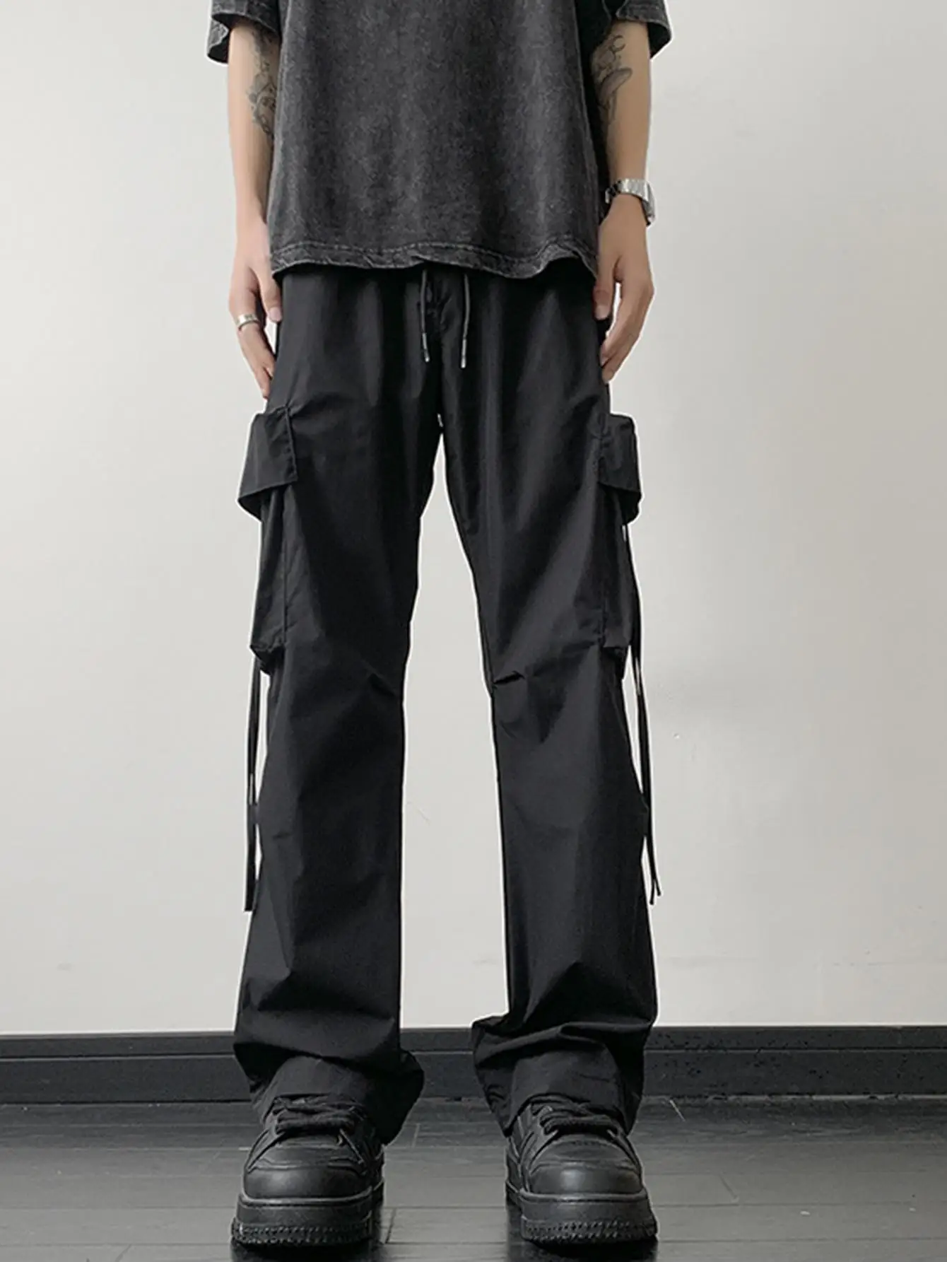 Мужские повседневные брюки-карго для тренировок, эластичные спортивные штаны, тактические брюки на шнурке для пешего туризма с несколькими карманами 
Мужские повседневные брюки-карго для тренировок, эластичные спортивные штаны, тактические брюки на шнурке для пешего туризма с несколькими карманами