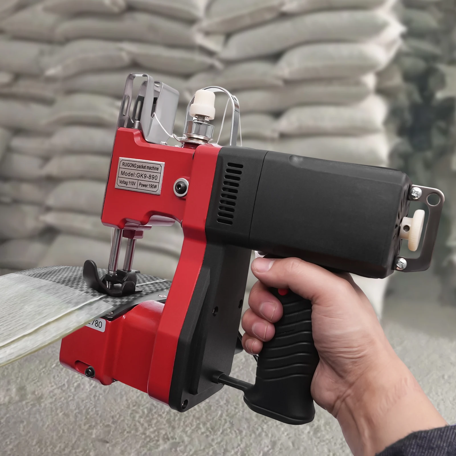 Швейная машина для сумок, портативная электрическая швейная машина для закрытия сумок, сверхмощные швейные машины 110 В для мешков из джута, тканая сумка
Швейная машина для сумок, портативная электрическая швейная машина для закрытия сумок, сверхмощные швейные машины 110 В для мешков из джута, тканая сумка