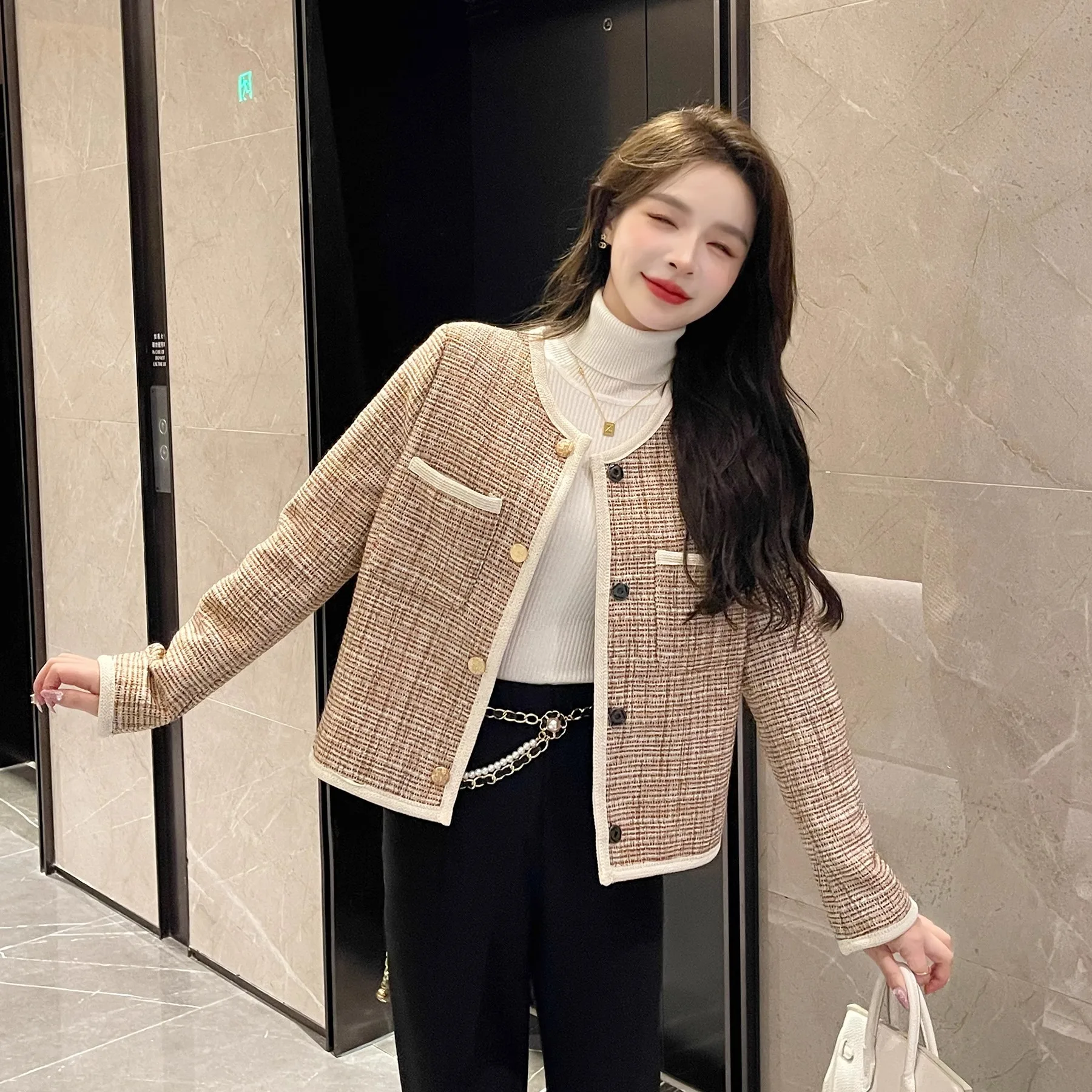 High Quality Vintage Fragrance Tweed Jackets Women 2023 New Autumn Winter Y2K Casual Woolen Coats Outerwear
High Quality Vintage Fragrance Tweed Jackets Women 2023 New Autumn Winter Y2K Casual Woolen Coats Outerwear