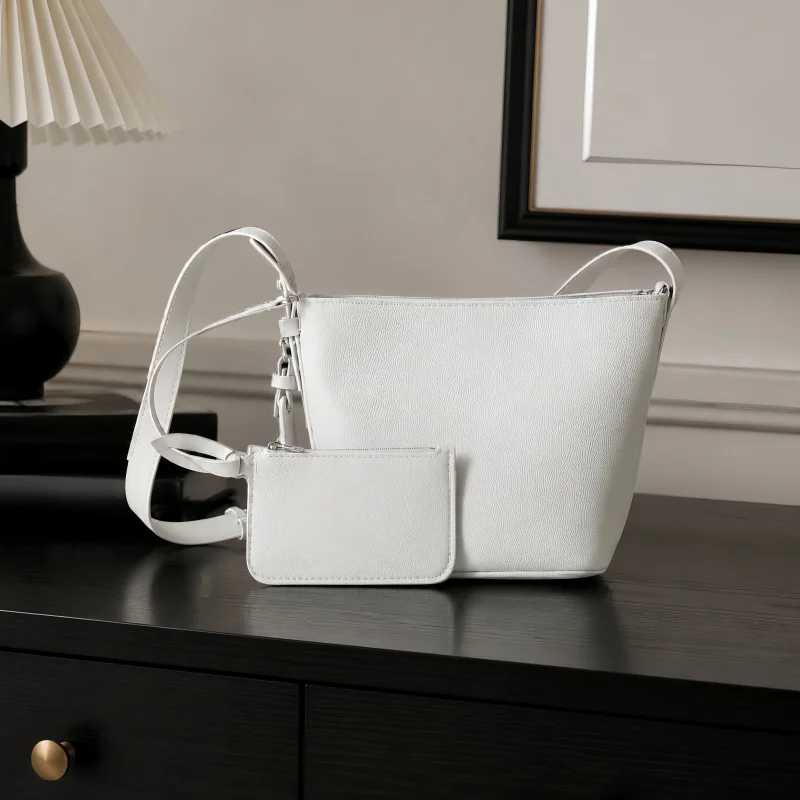 018-Women's Handbag / 2026 New Arrival / Bucket Bag / Crossbody / Shoulder / Hand-carry / Dimensions: 16 x 18 x 12 cm
018-Women's Handbag / 2026 New Arrival / Bucket Bag / Crossbody / Shoulder / Hand-carry / Dimensions: 16 x 18 x 12 cm