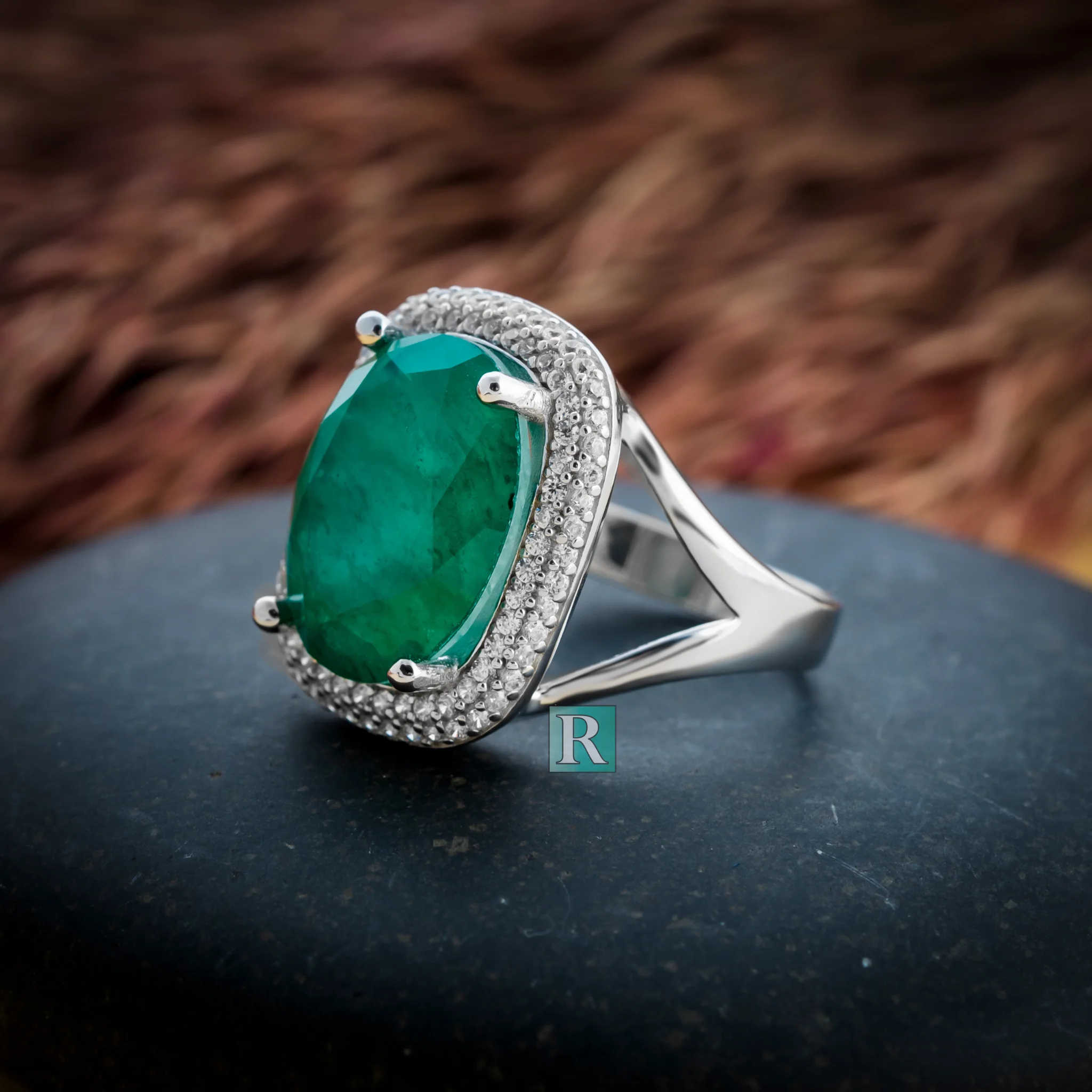 925 Sterling Silver Rings With Stones Emerald Cut Engagement Ring Side Stone White Diamond For women High Quality jewelry
925 Sterling Silver Rings With Stones Emerald Cut Engagement Ring Side Stone White Diamond For women High Quality jewelry