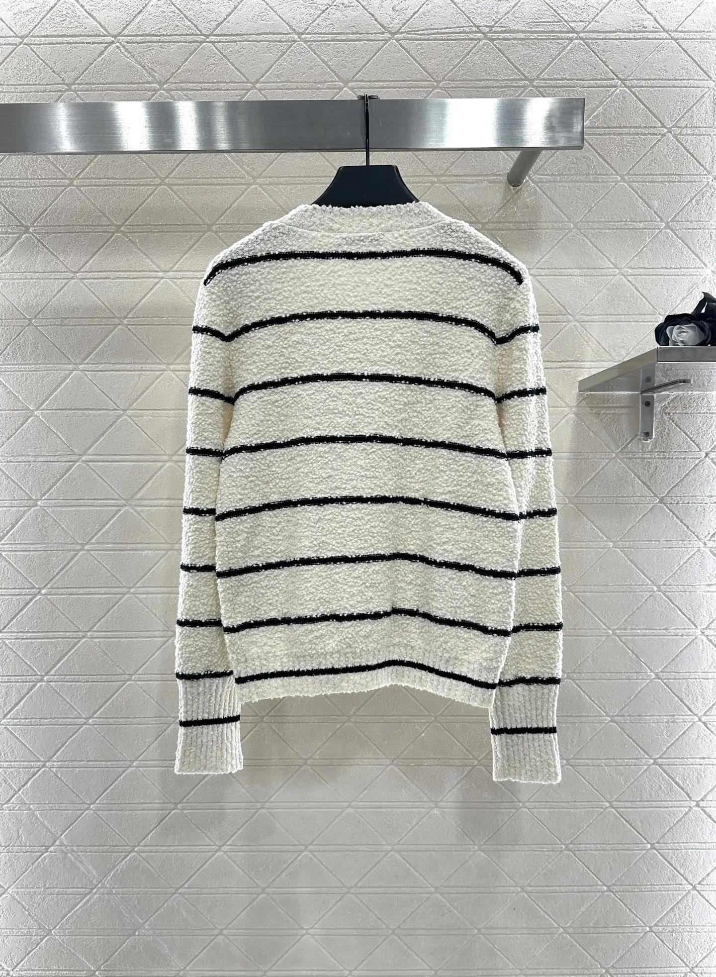 2025 New Product Launch Round Neck Knitted Striped Cardigan 136
2025 New Product Launch Round Neck Knitted Striped Cardigan 136