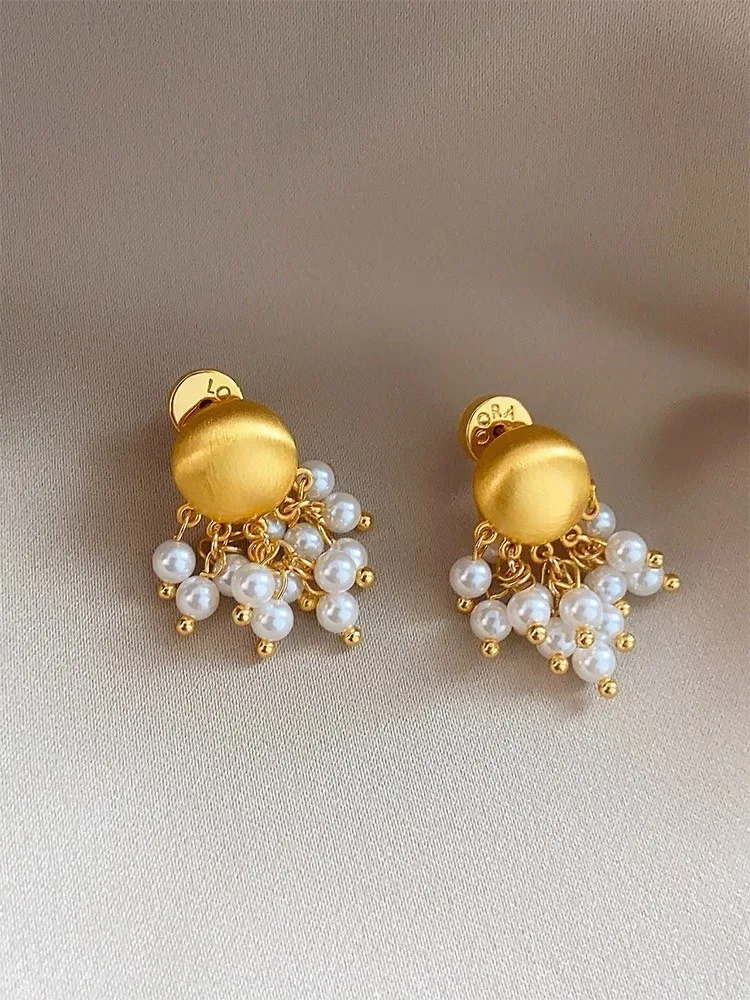 Luxury Gold Pearl Cluster Earrings for Women – Matte Dome Top with Dangling White Faux Pearls
Luxury Gold Pearl Cluster Earrings for Women – Matte Dome Top with Dangling White Faux Pearls