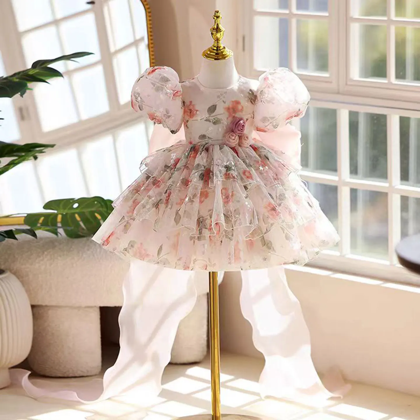 Dreamy Vow Gorgeous O-Neck 3D Flowers Tulle Flower Girl Dress With Bow Tailing Wedding Birthday Party Knee Length Prom Gown J865
Dreamy Vow Gorgeous O-Neck 3D Flowers Tulle Flower Girl Dress With Bow Tailing Wedding Birthday Party Knee Length Prom Gown J865