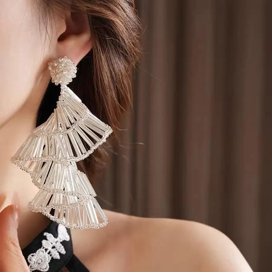 Luxury Silver Fan Cascade Earrings – Modern Statement Jewelry for Elegant Evenings
Luxury Silver Fan Cascade Earrings – Modern Statement Jewelry for Elegant Evenings