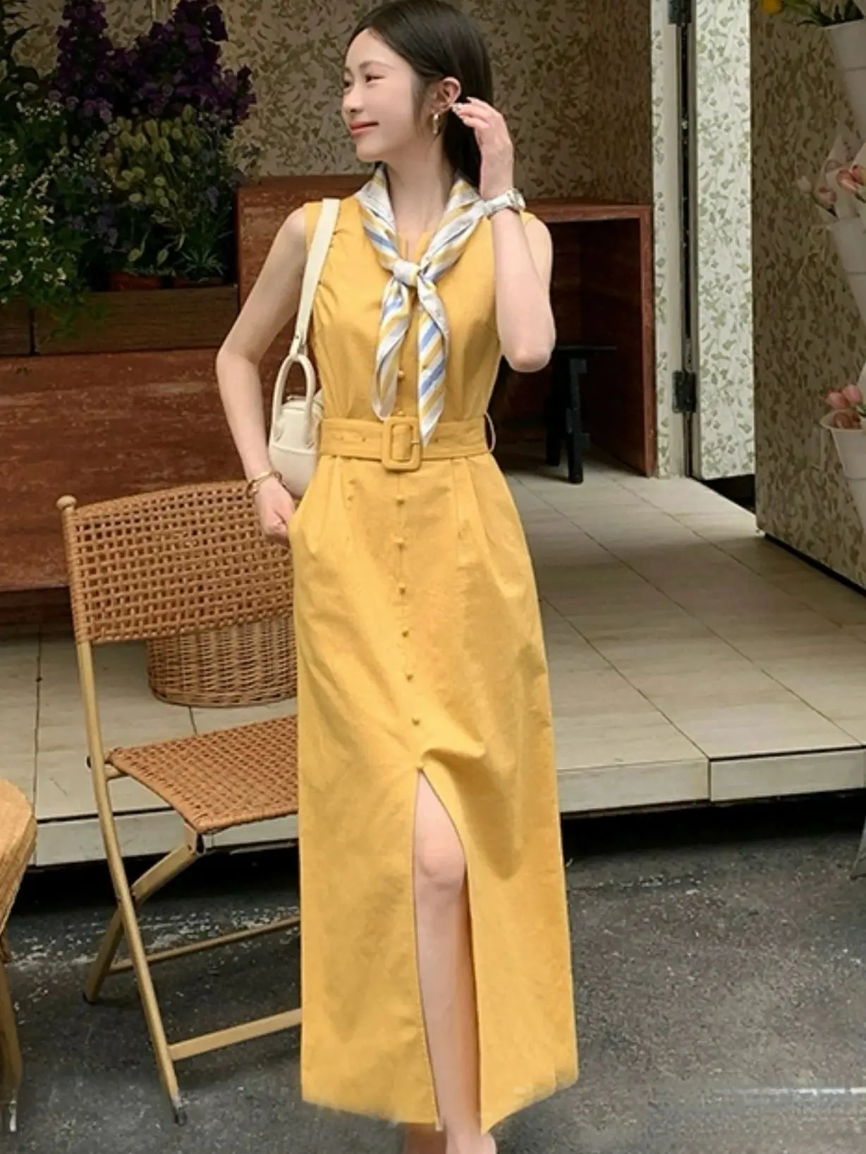 Casual elegant self covered buttons sleeveless pure linen belted dress
Casual elegant self covered buttons sleeveless pure linen belted dress