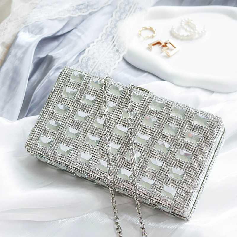 Embellished sequin pleated dinner bag Pop metal chain shoulder bag Wedding Reception storage Bag Haute Banquets Evening gown bag
Embellished sequin pleated dinner bag Pop metal chain shoulder bag Wedding Reception storage Bag Haute Banquets Evening gown bag